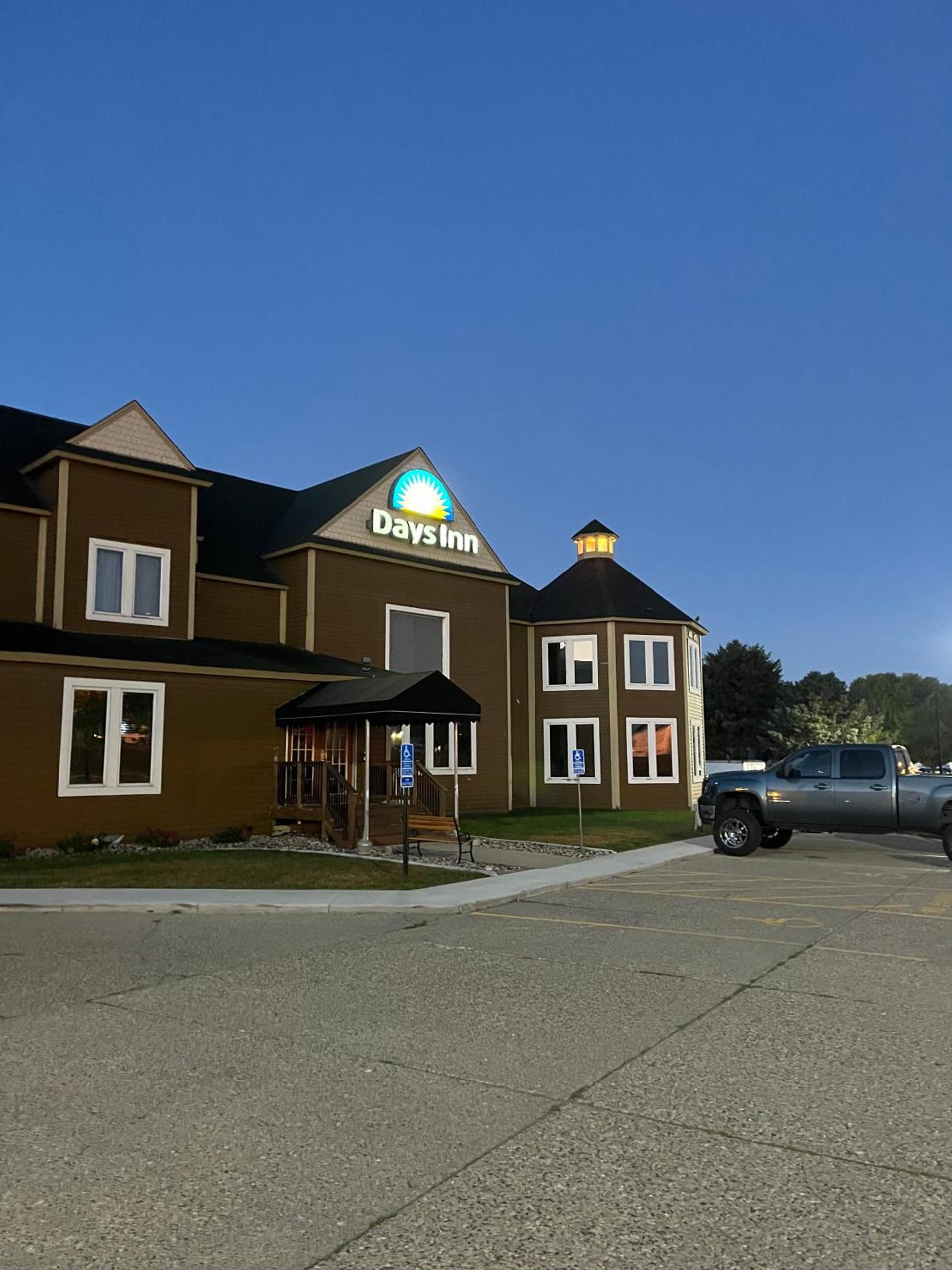 Days Inn by Wyndham Hutchinson photo 44