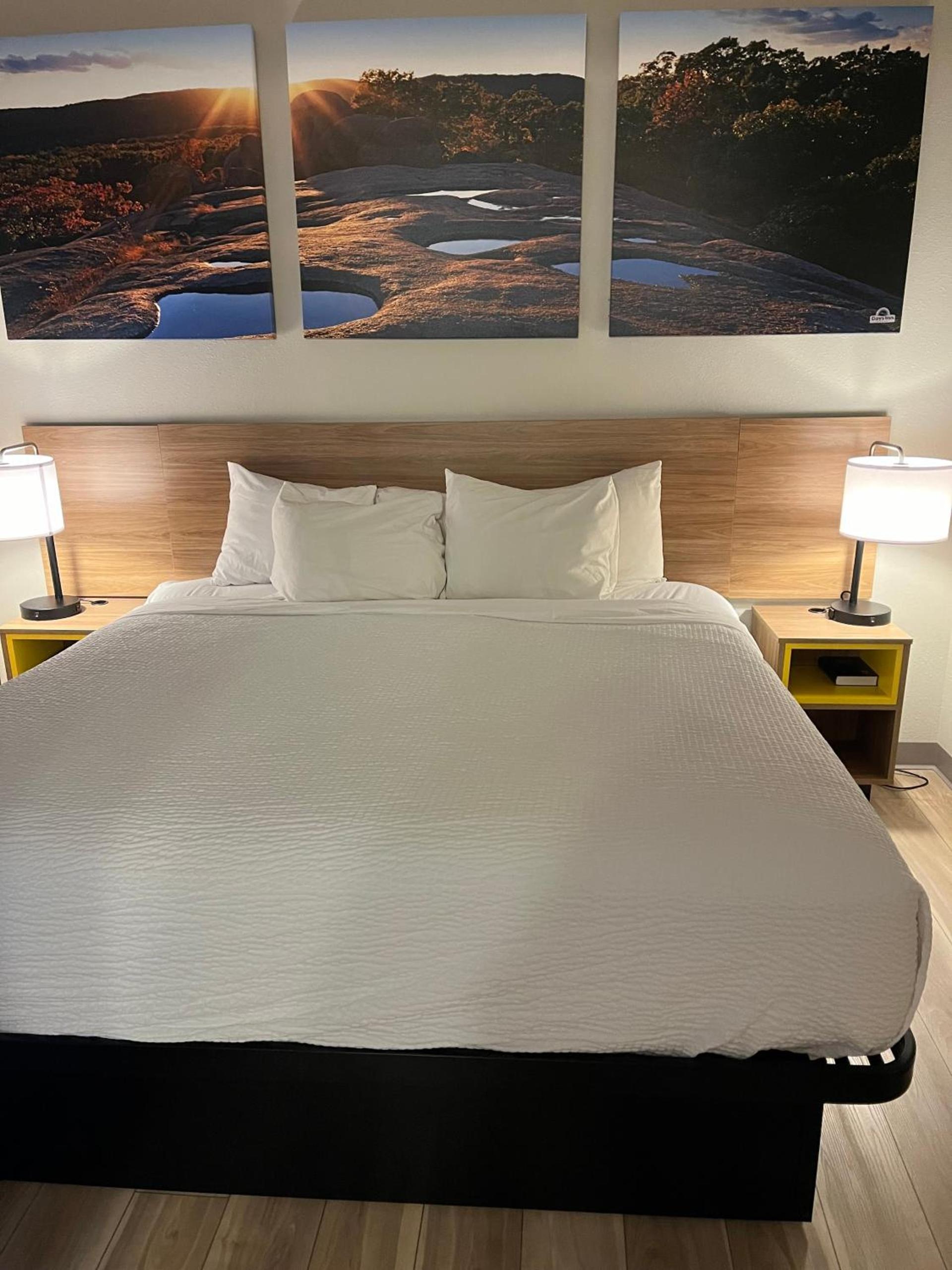 Days Inn by Wyndham Hutchinson photo 34
