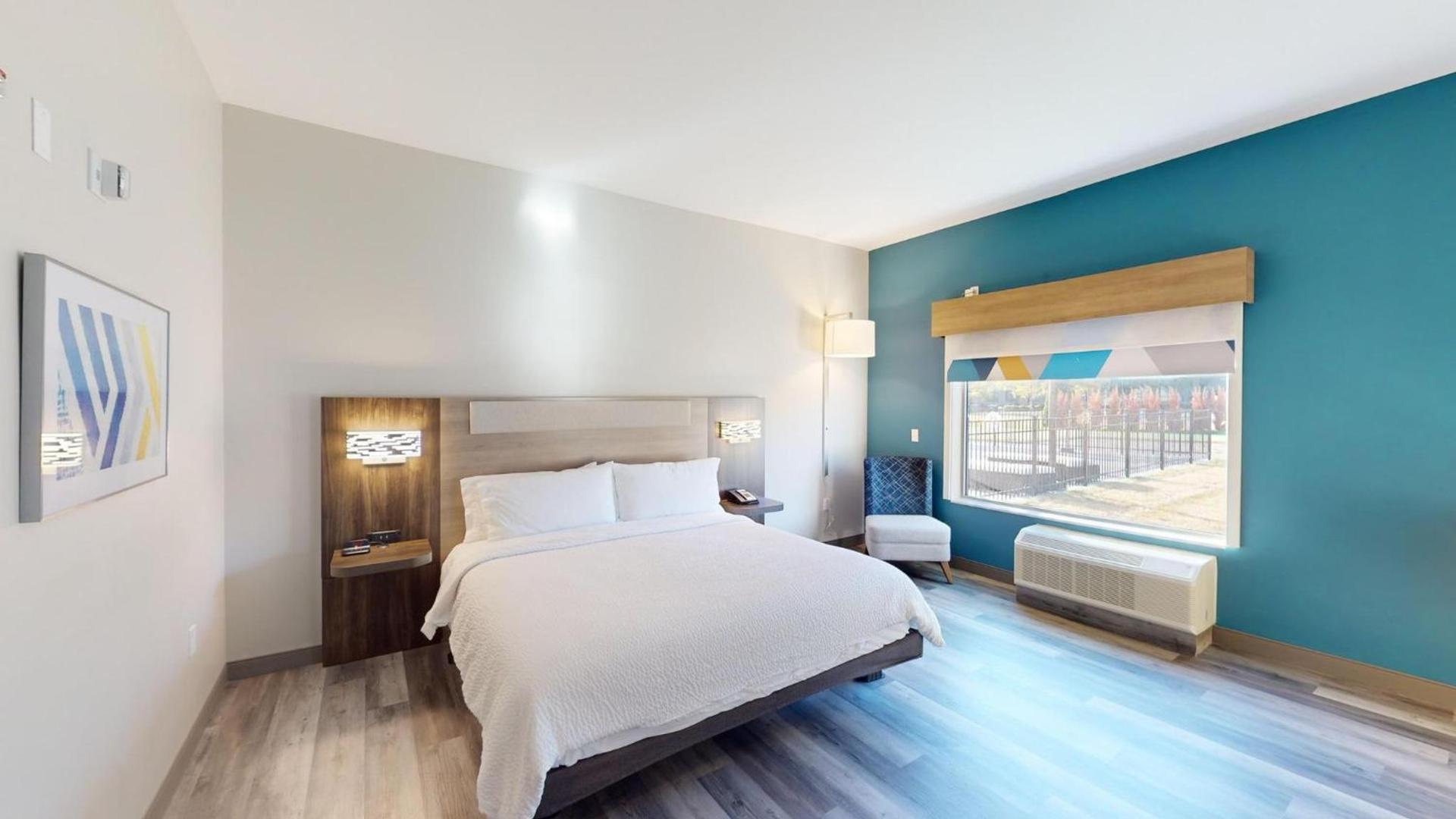 Holiday Inn Express & Suites Chicago Schaumburg, an IHG Hotel photo 99
