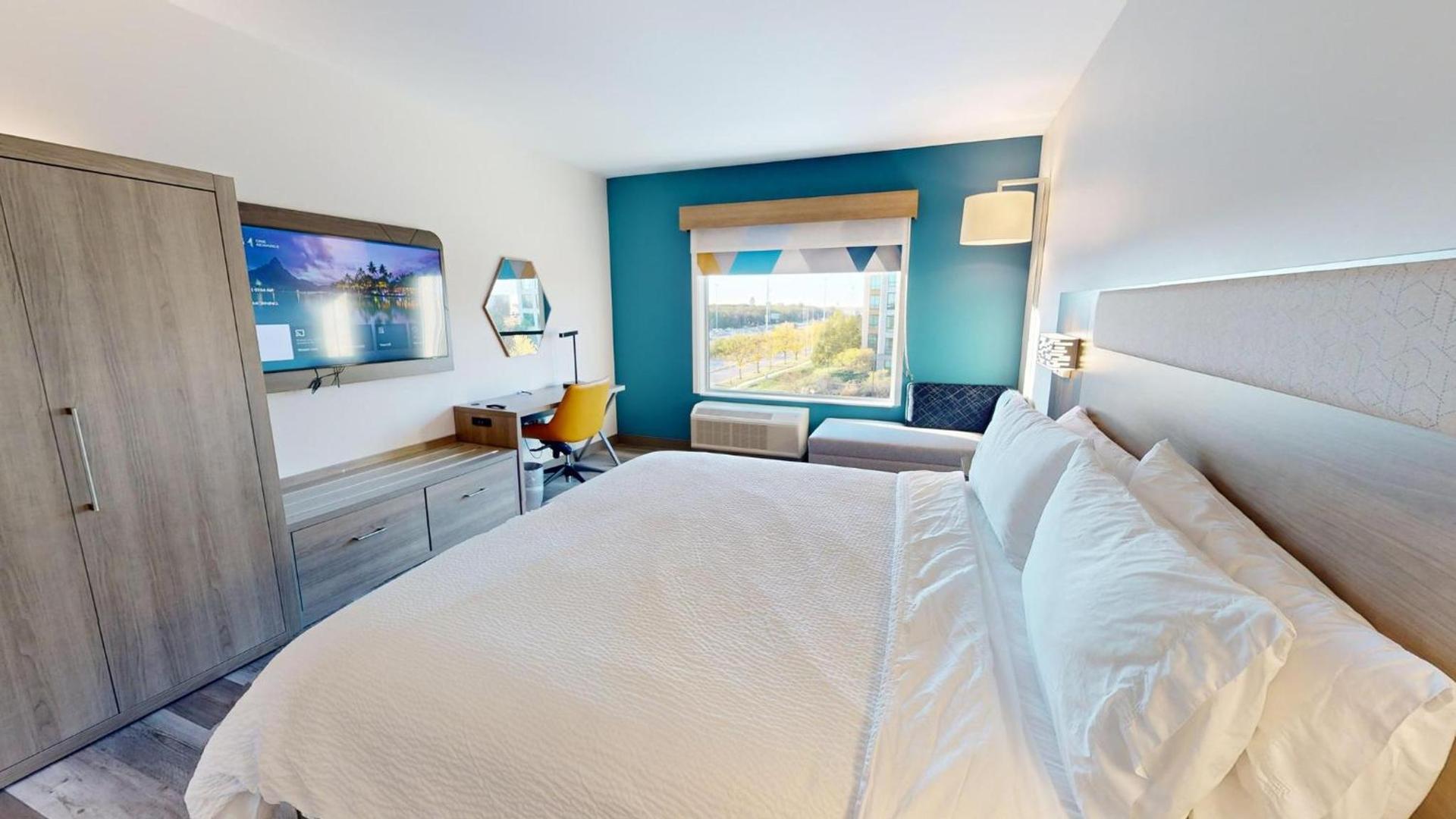 Holiday Inn Express & Suites Chicago Schaumburg, an IHG Hotel photo 53