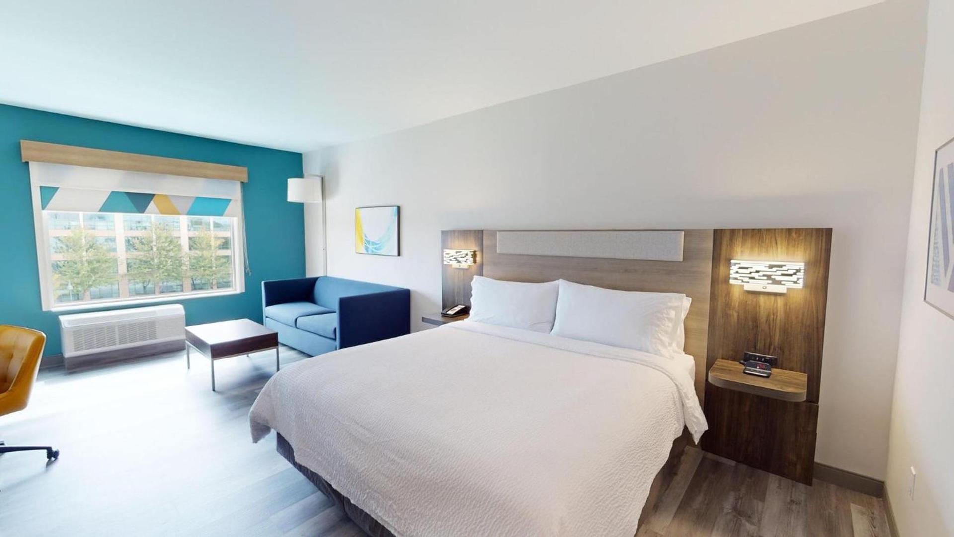 Holiday Inn Express & Suites Chicago Schaumburg, an IHG Hotel photo 98