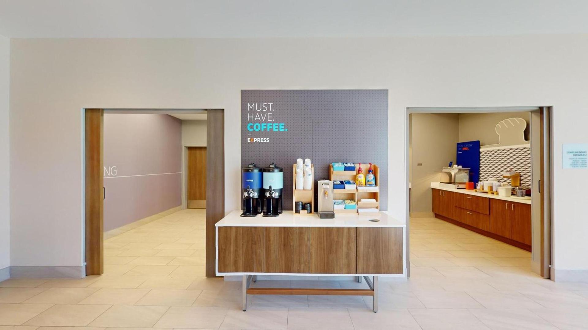 Holiday Inn Express & Suites Chicago Schaumburg, an IHG Hotel photo 67