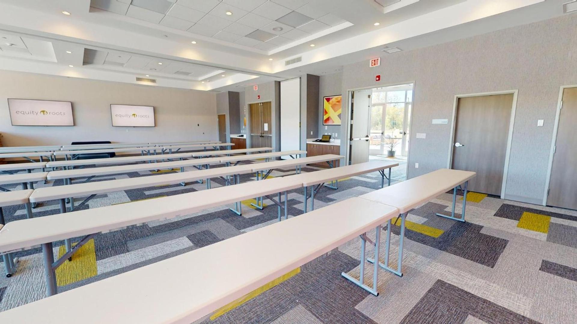 Holiday Inn Express & Suites Chicago Schaumburg, an IHG Hotel photo 75