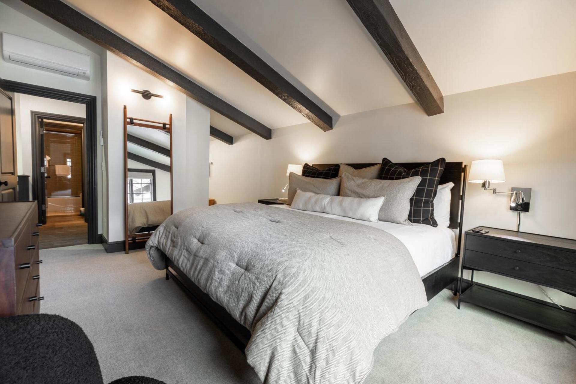 Lodge at Vail Condominiums photo 97
