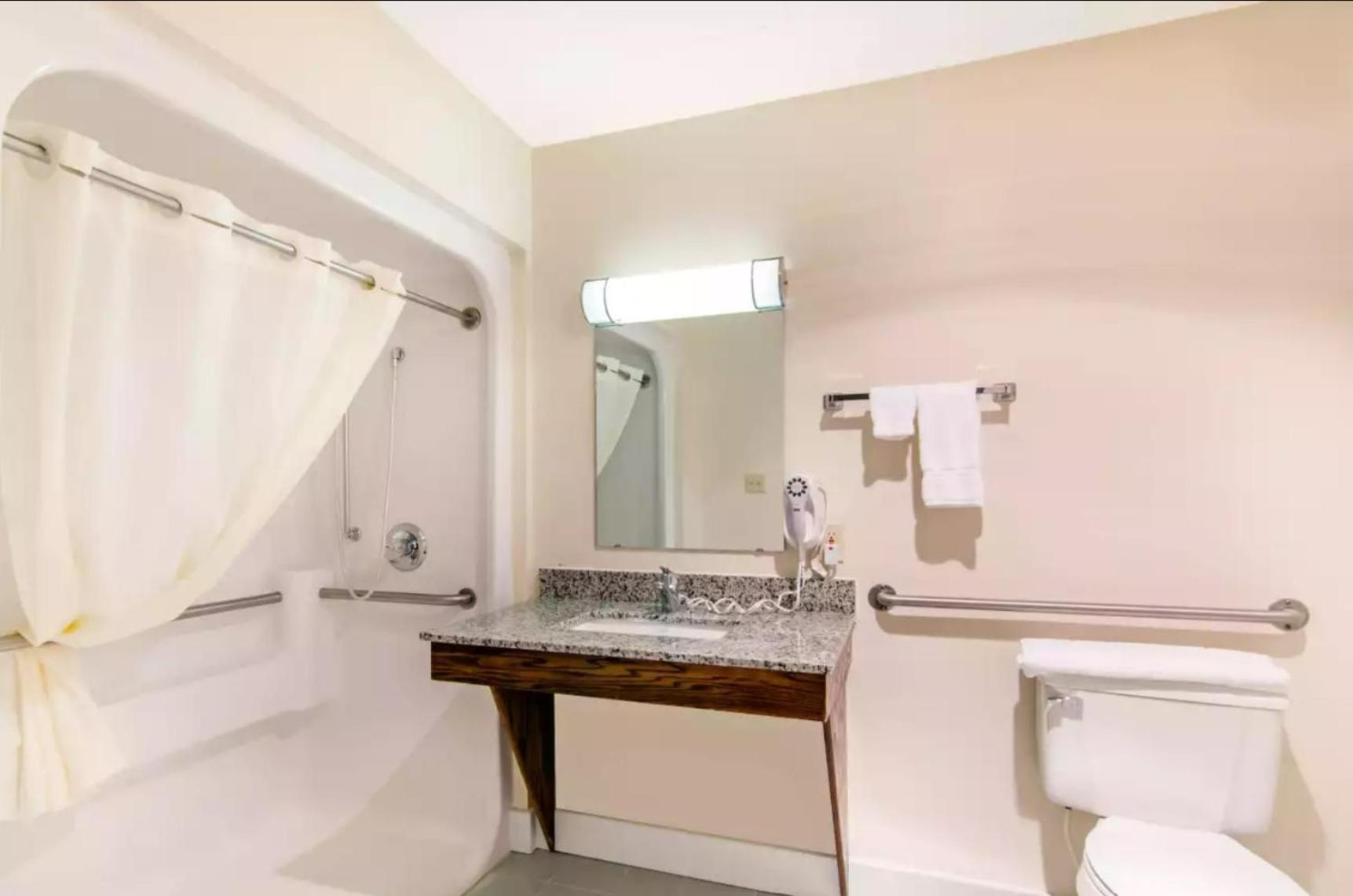 Precious Hotel photo 5
