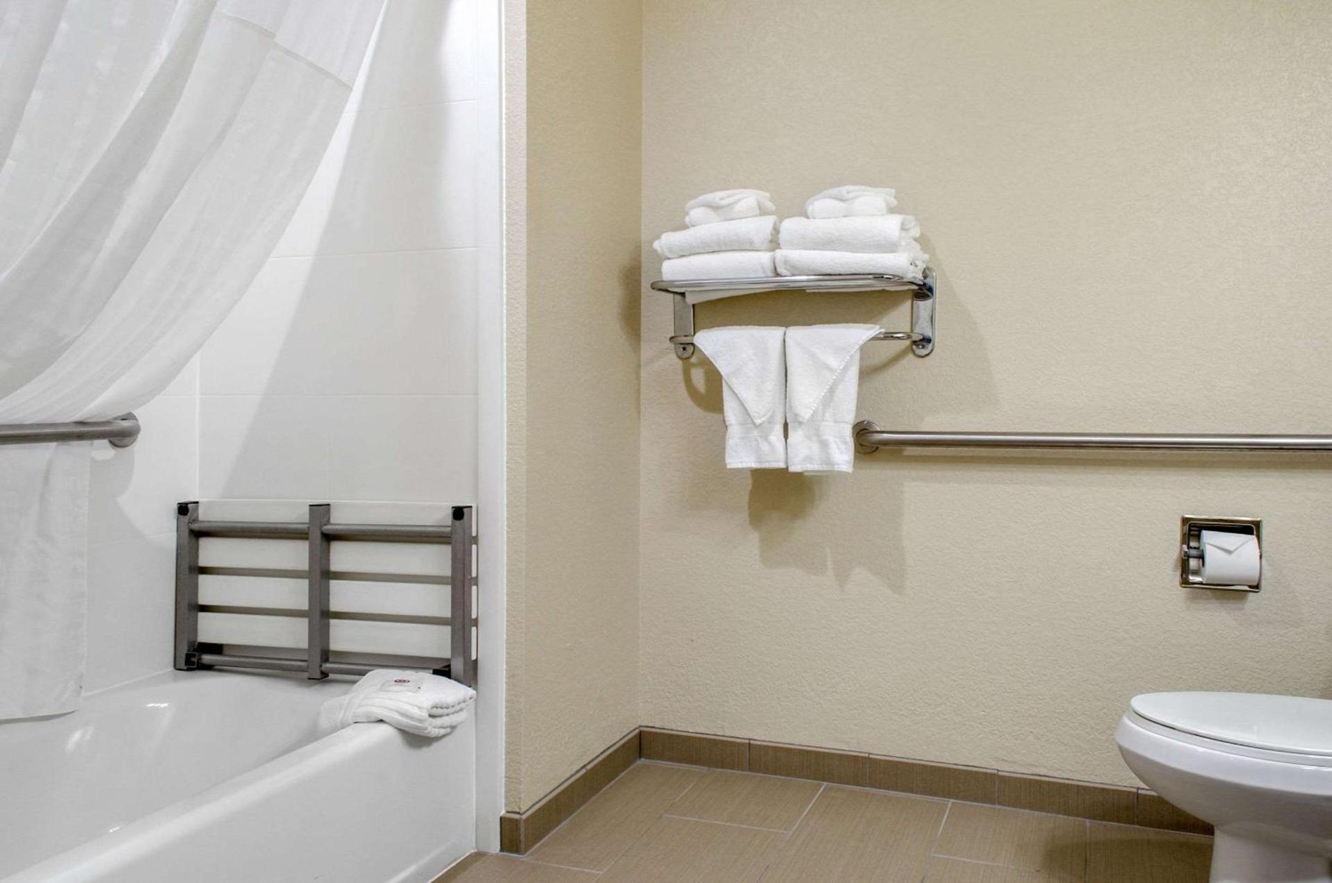 Comfort Inn & Suites Covington - Mandeville photo 12