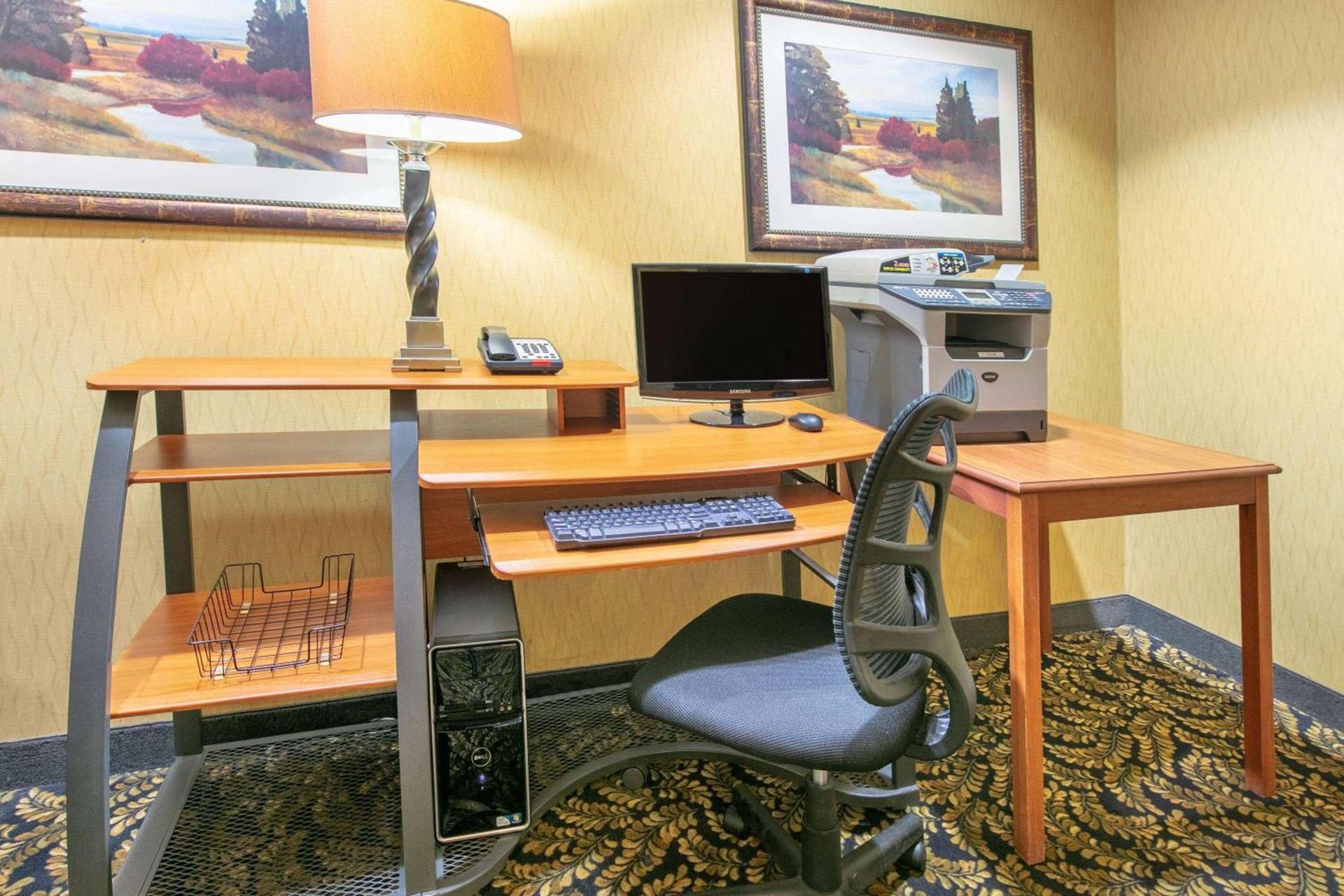 Days Inn by Wyndham Tulsa Central photo 10