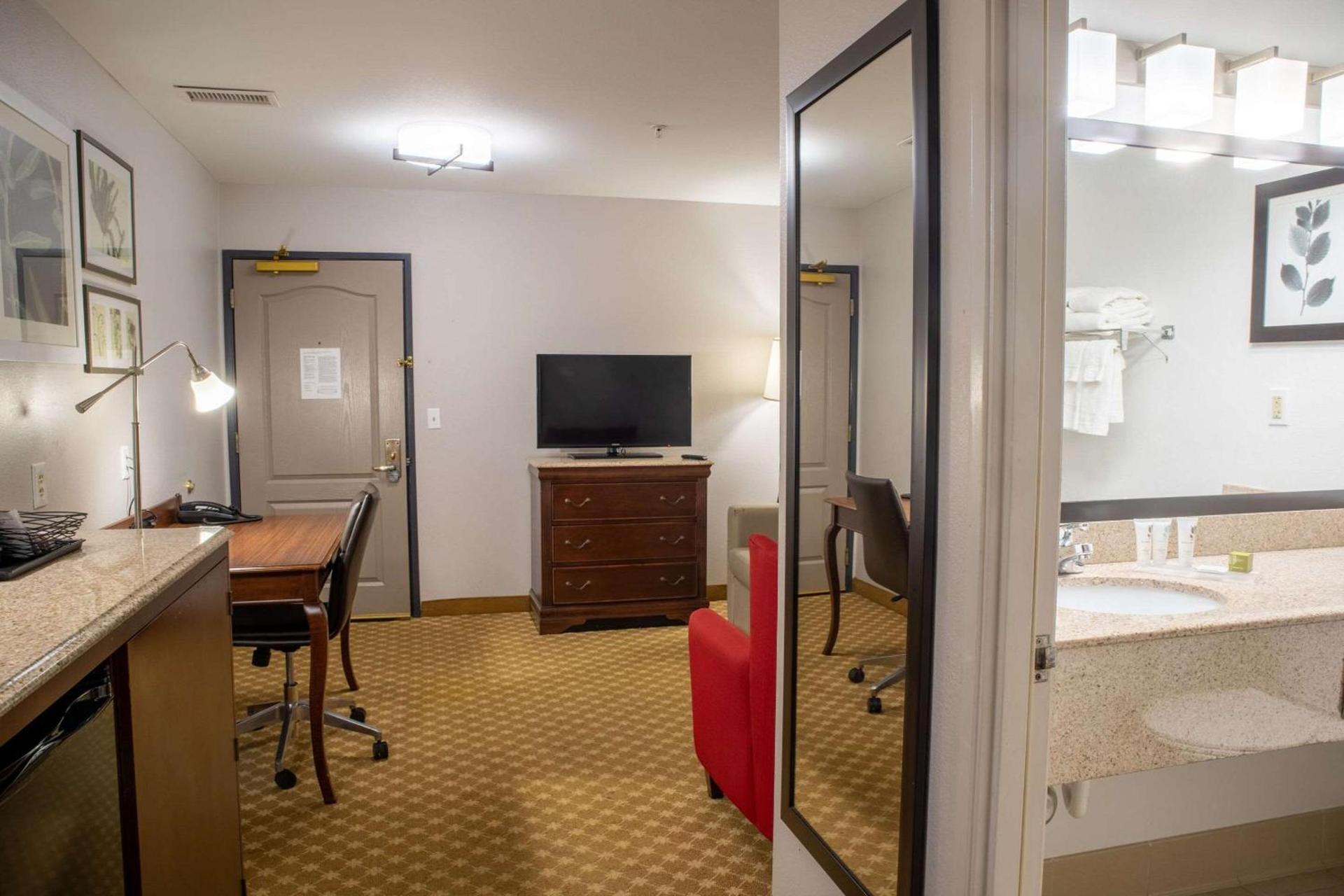 Country Inn & Suites by Radisson, Wilmington, NC photo 27