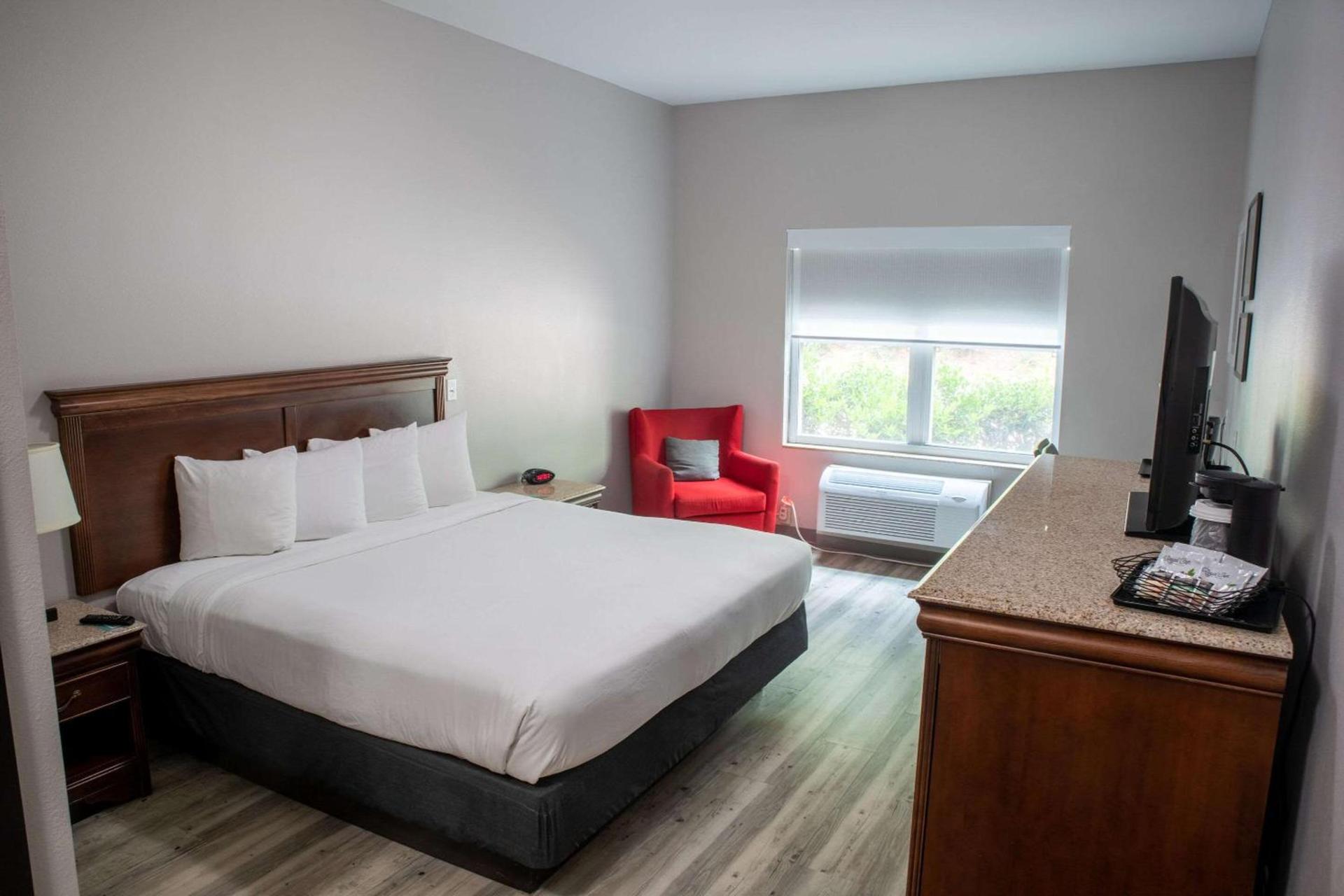 Country Inn & Suites by Radisson, Wilmington, NC photo 11