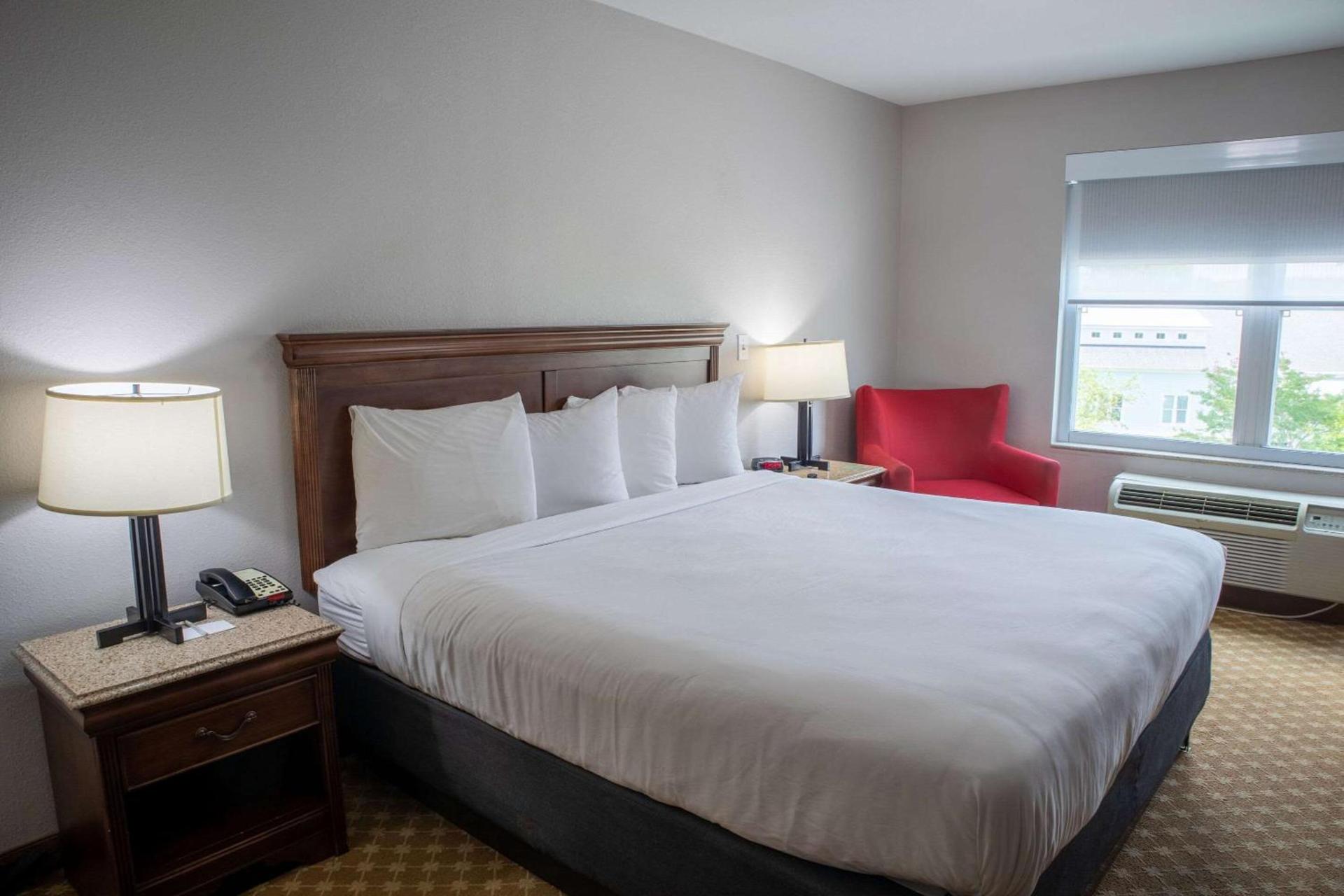 Country Inn & Suites by Radisson, Wilmington, NC photo 6