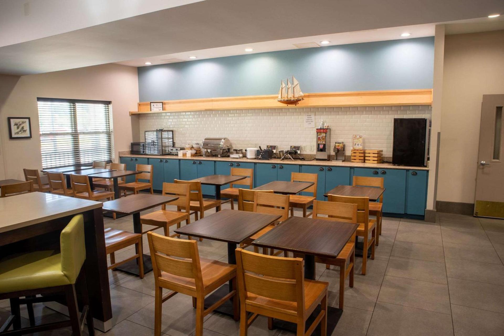 Country Inn & Suites by Radisson, Wilmington, NC photo 29