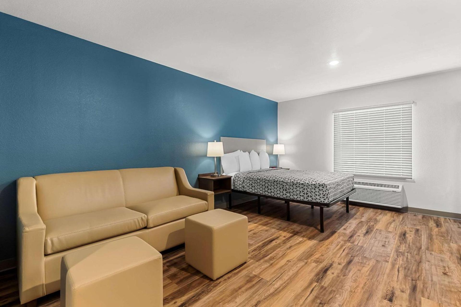 WoodSpring Suites Corona photo 8