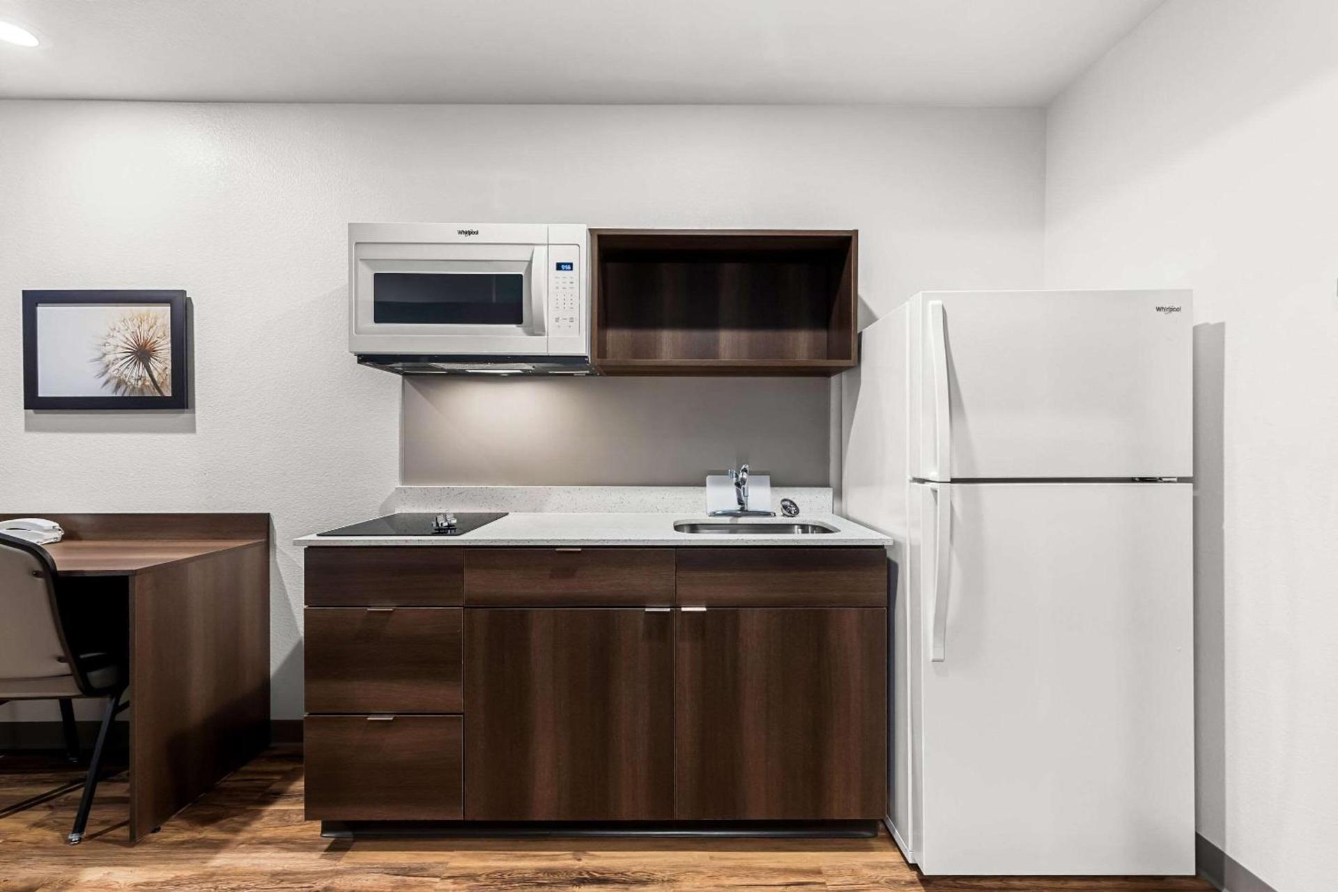 WoodSpring Suites Corona photo 10
