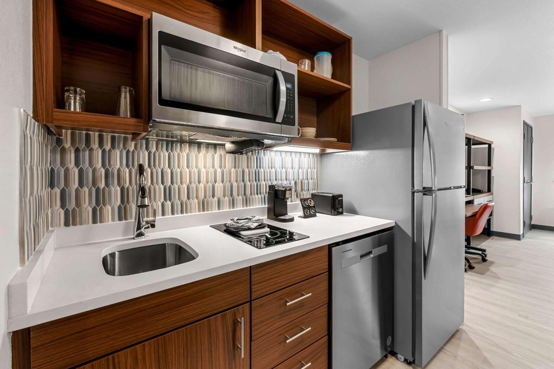 Everhome Suites Fayetteville near Fort Bragg photo 12