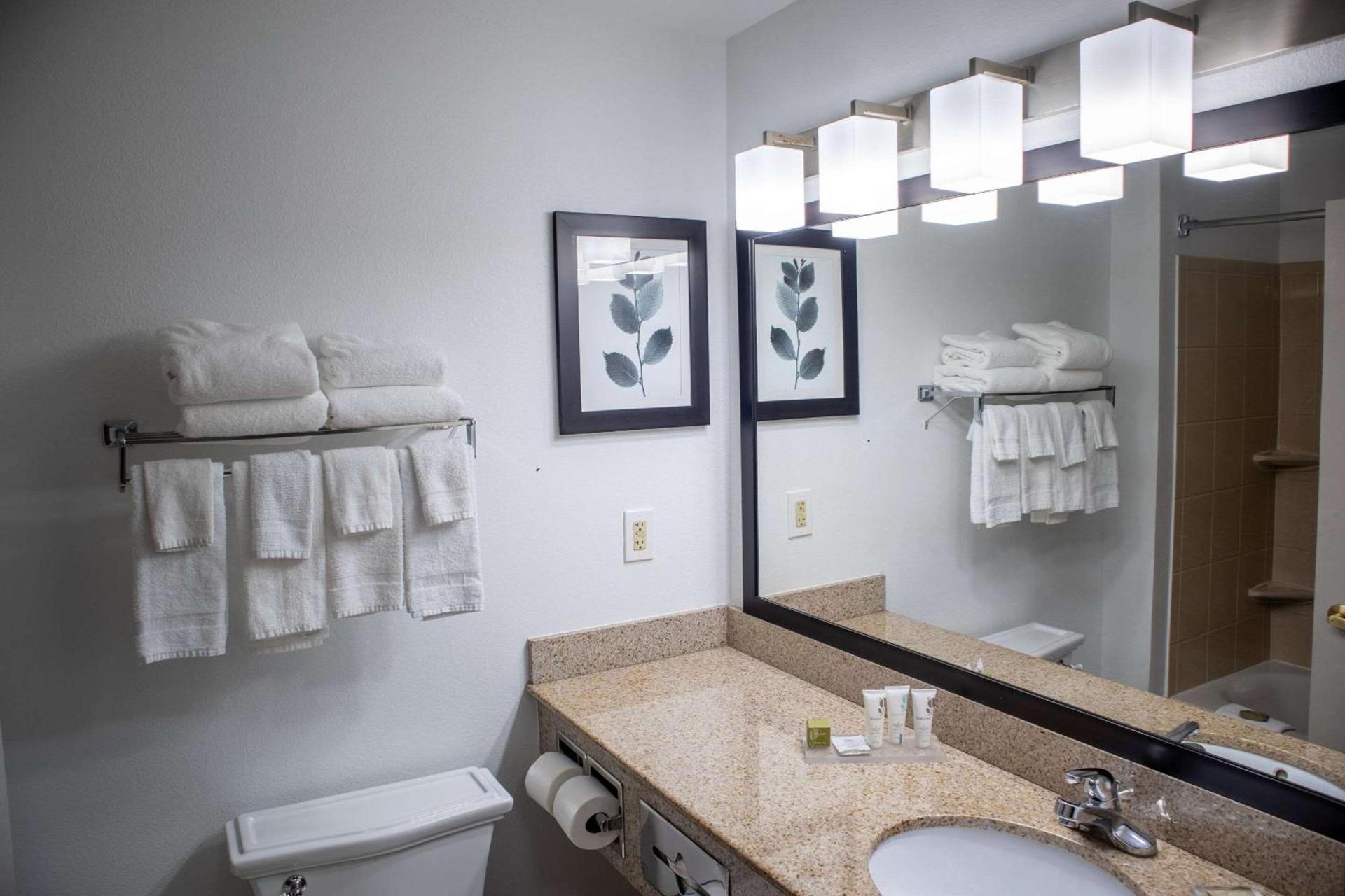 Country Inn & Suites by Radisson, Wilmington, NC photo 19