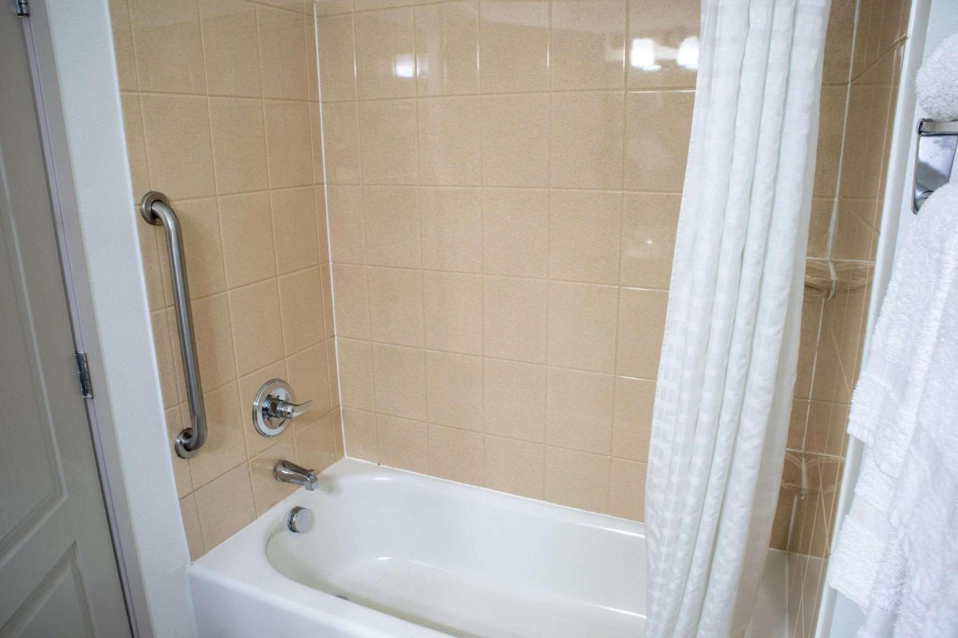 Country Inn & Suites by Radisson, Wilmington, NC photo 12