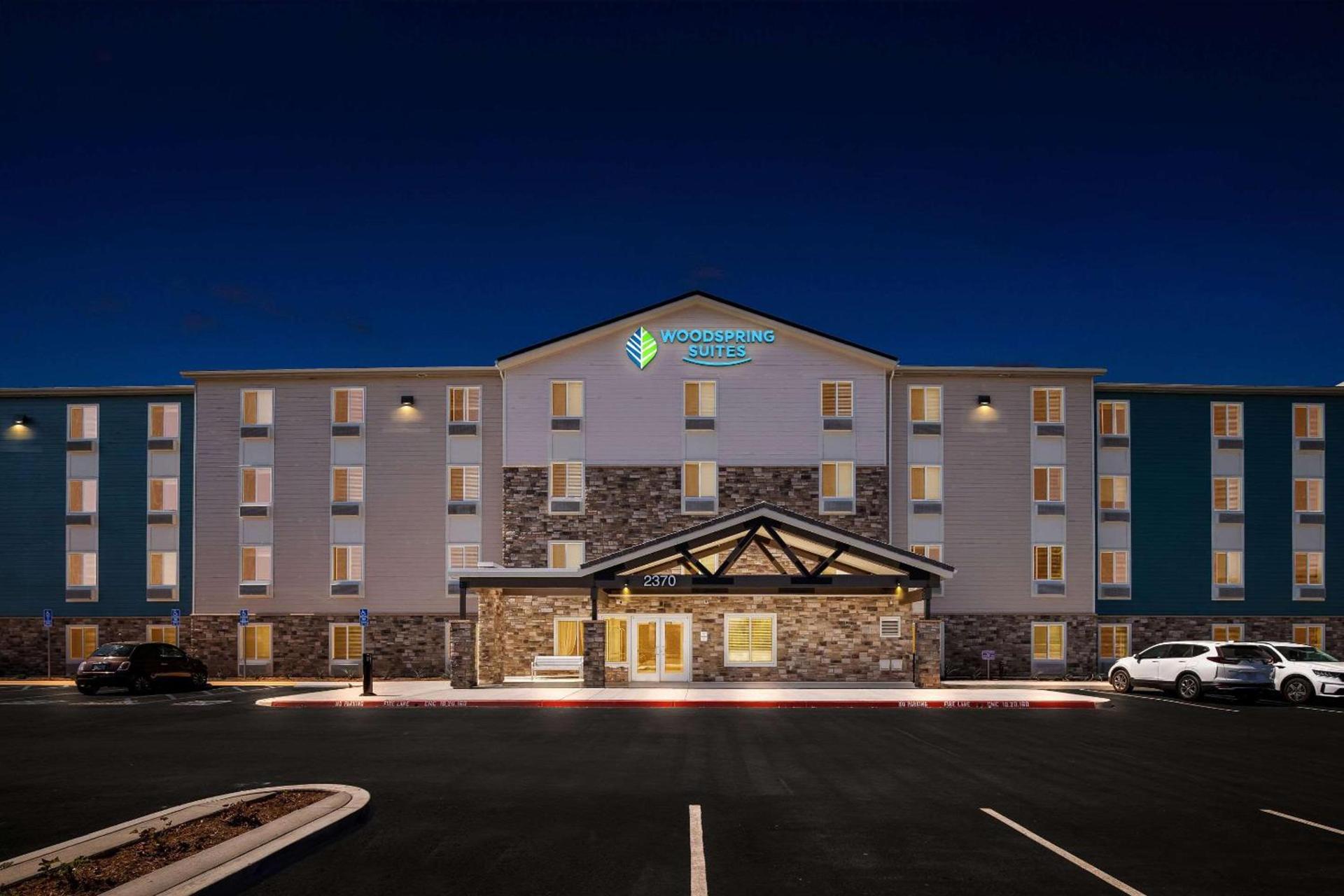 WoodSpring Suites Corona photo 2