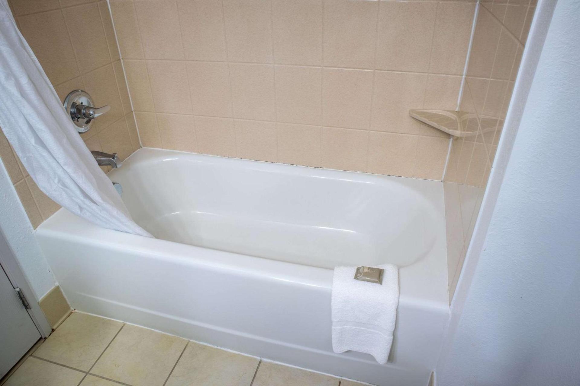Country Inn & Suites by Radisson, Wilmington, NC photo 10