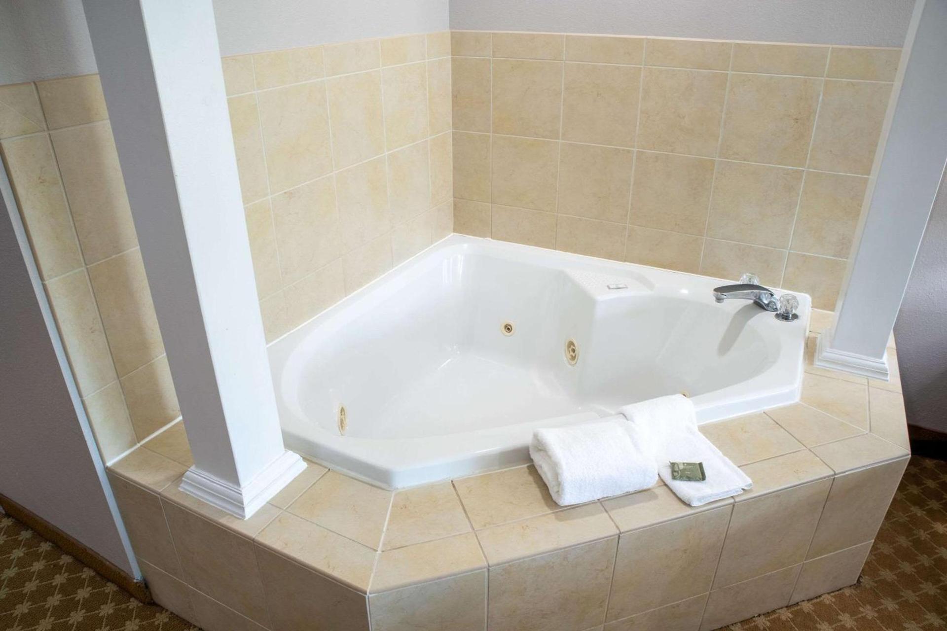 Country Inn & Suites by Radisson, Wilmington, NC photo 9