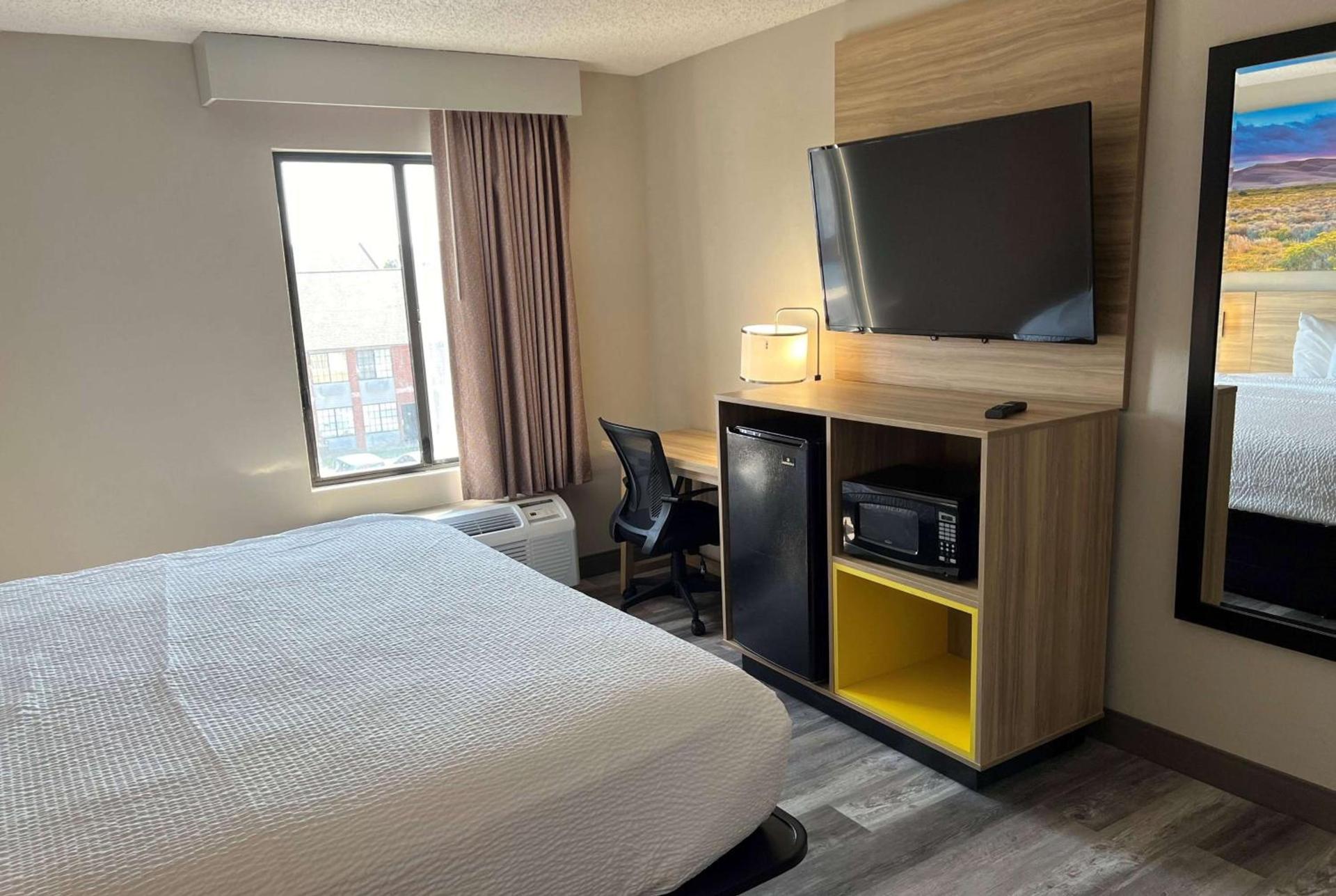 Days Inn by Wyndham Tulsa Central photo 7