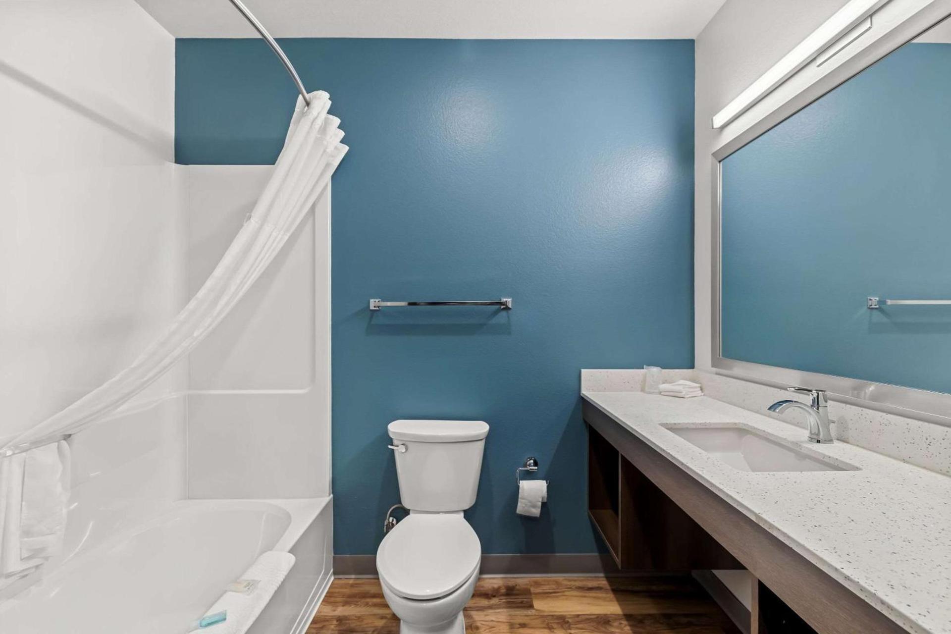 WoodSpring Suites Corona photo 5