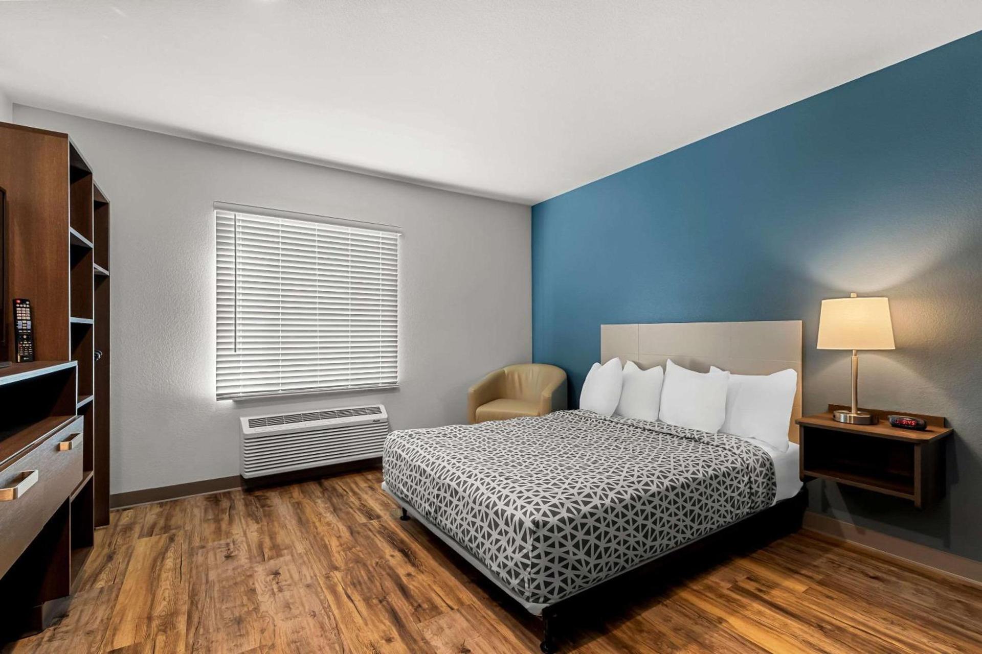 WoodSpring Suites Corona photo 11