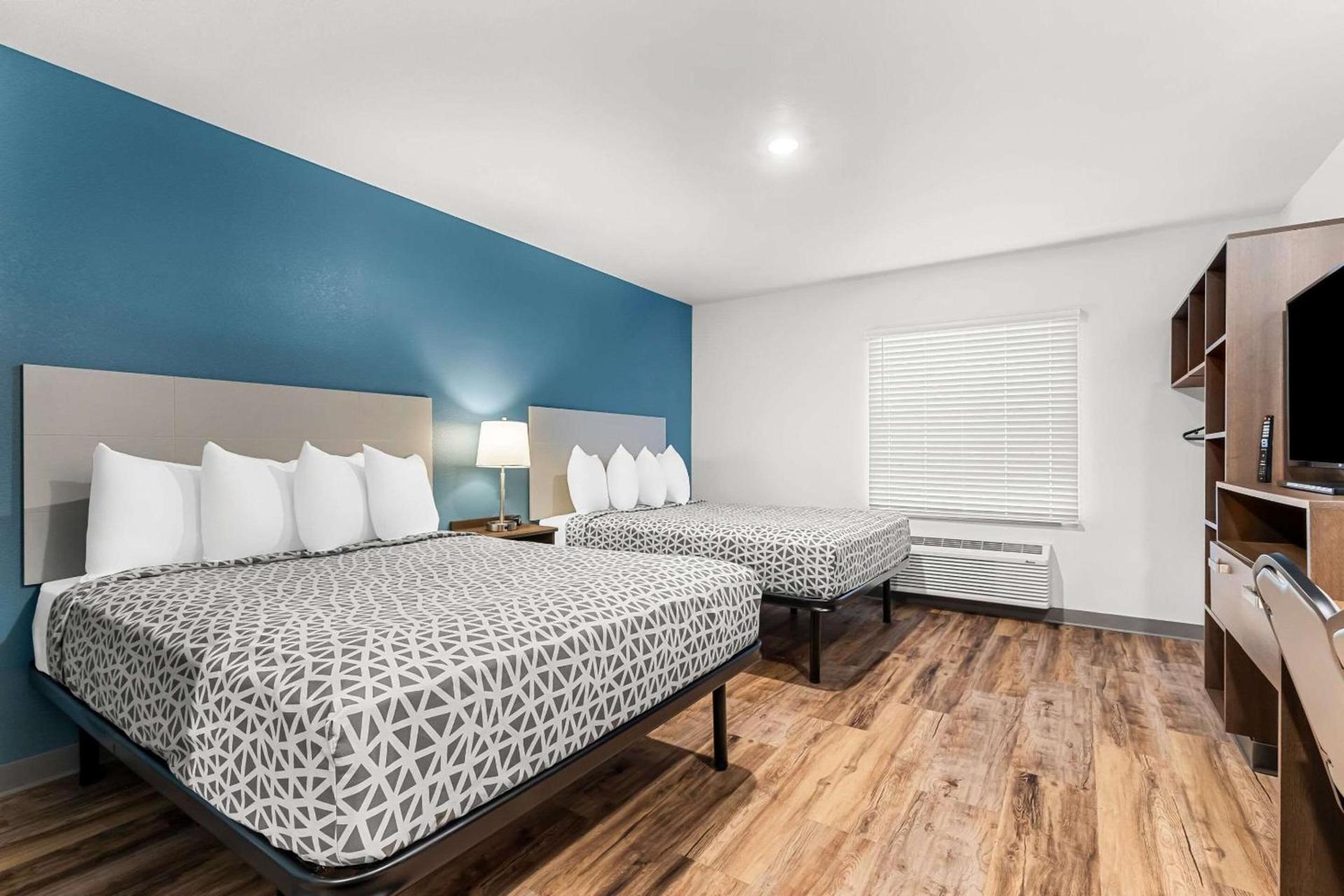 WoodSpring Suites Corona photo 9