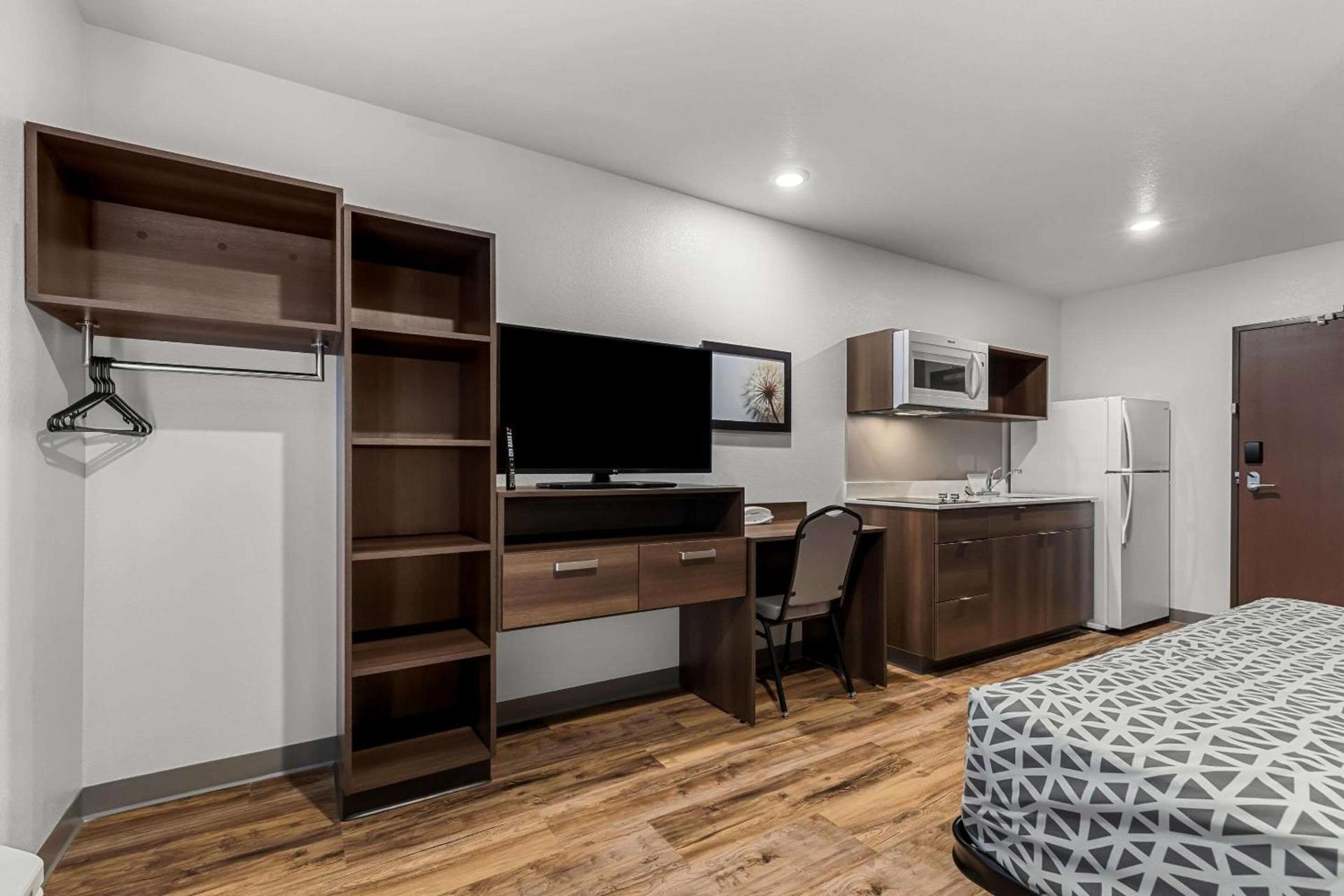 WoodSpring Suites Corona photo 7