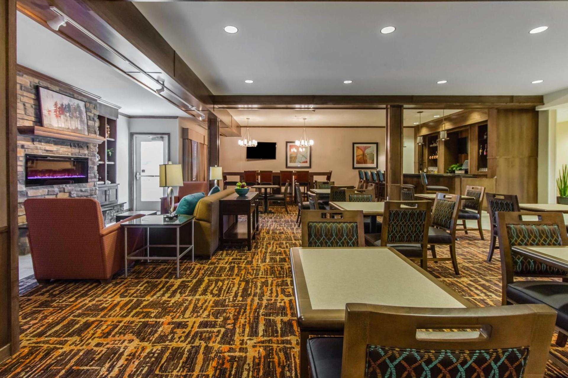 MainStay Suites Watford City - Event Center photo 14
