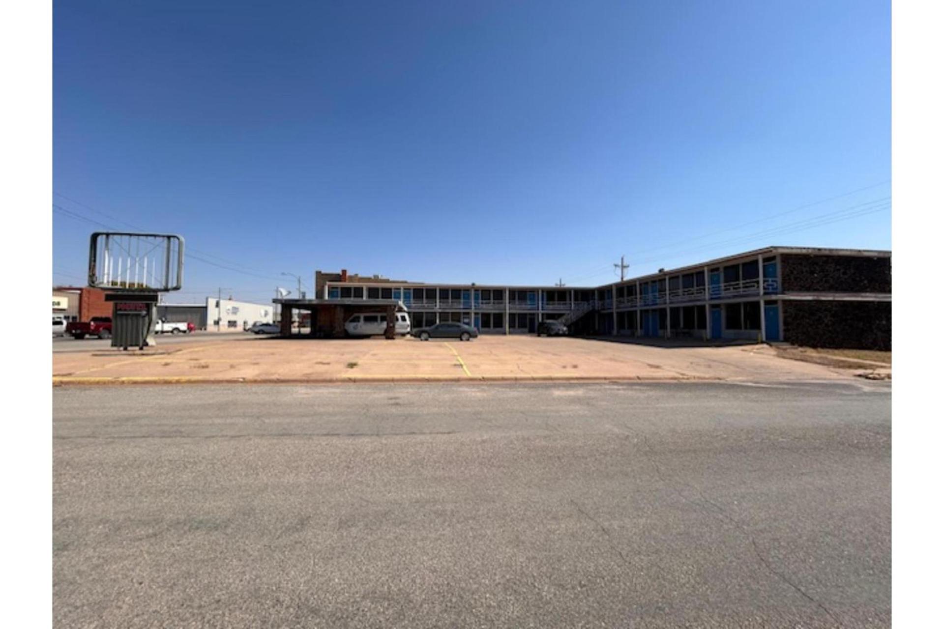 Sky Palace Inn By OYO Anthony KS photo 7