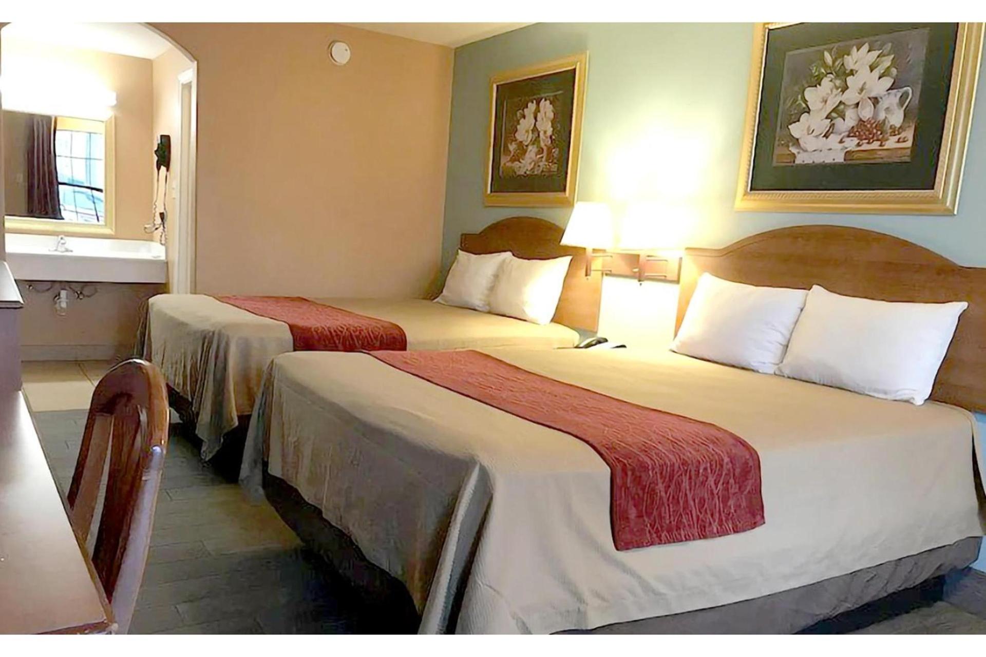 Sky Palace Inn By OYO Anthony KS photo 12