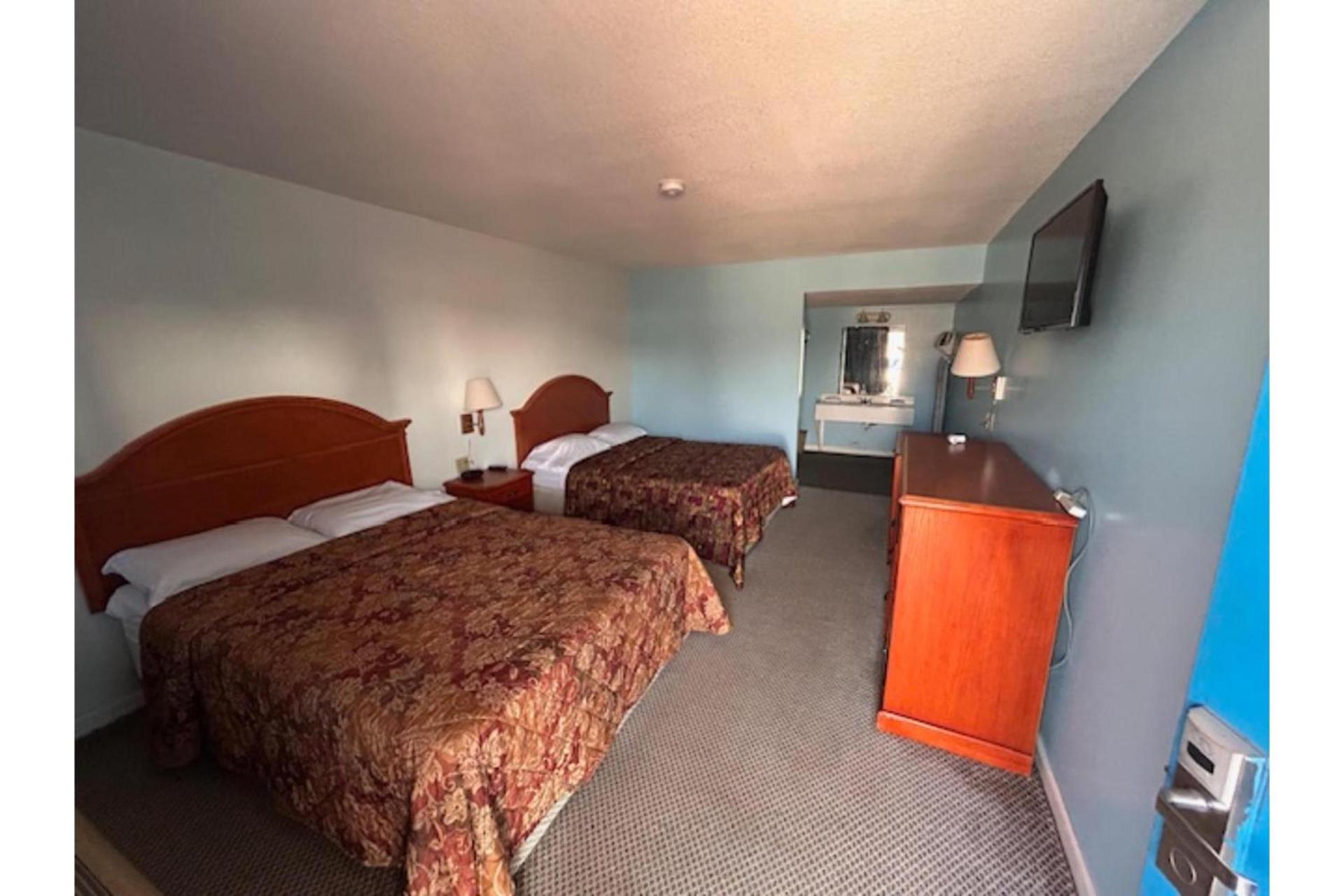 Sky Palace Inn By OYO Anthony KS photo 10