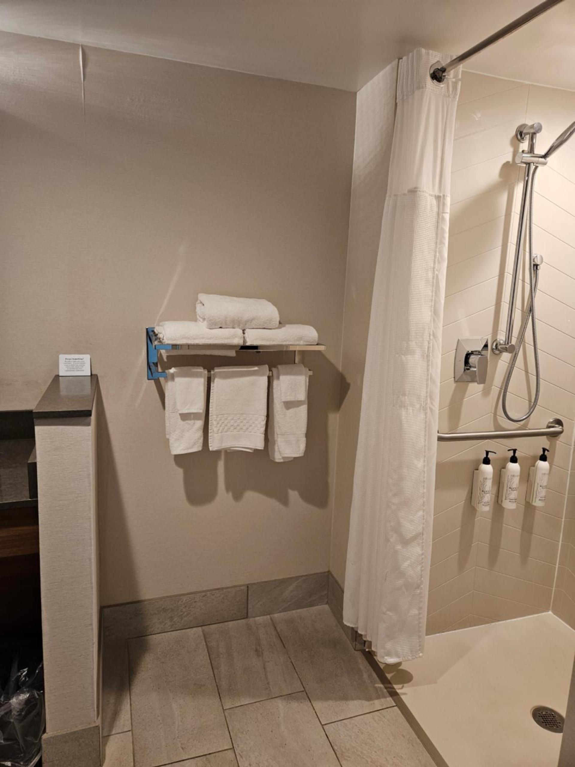 Fairfield Inn & Suites by Marriott Athens photo 2
