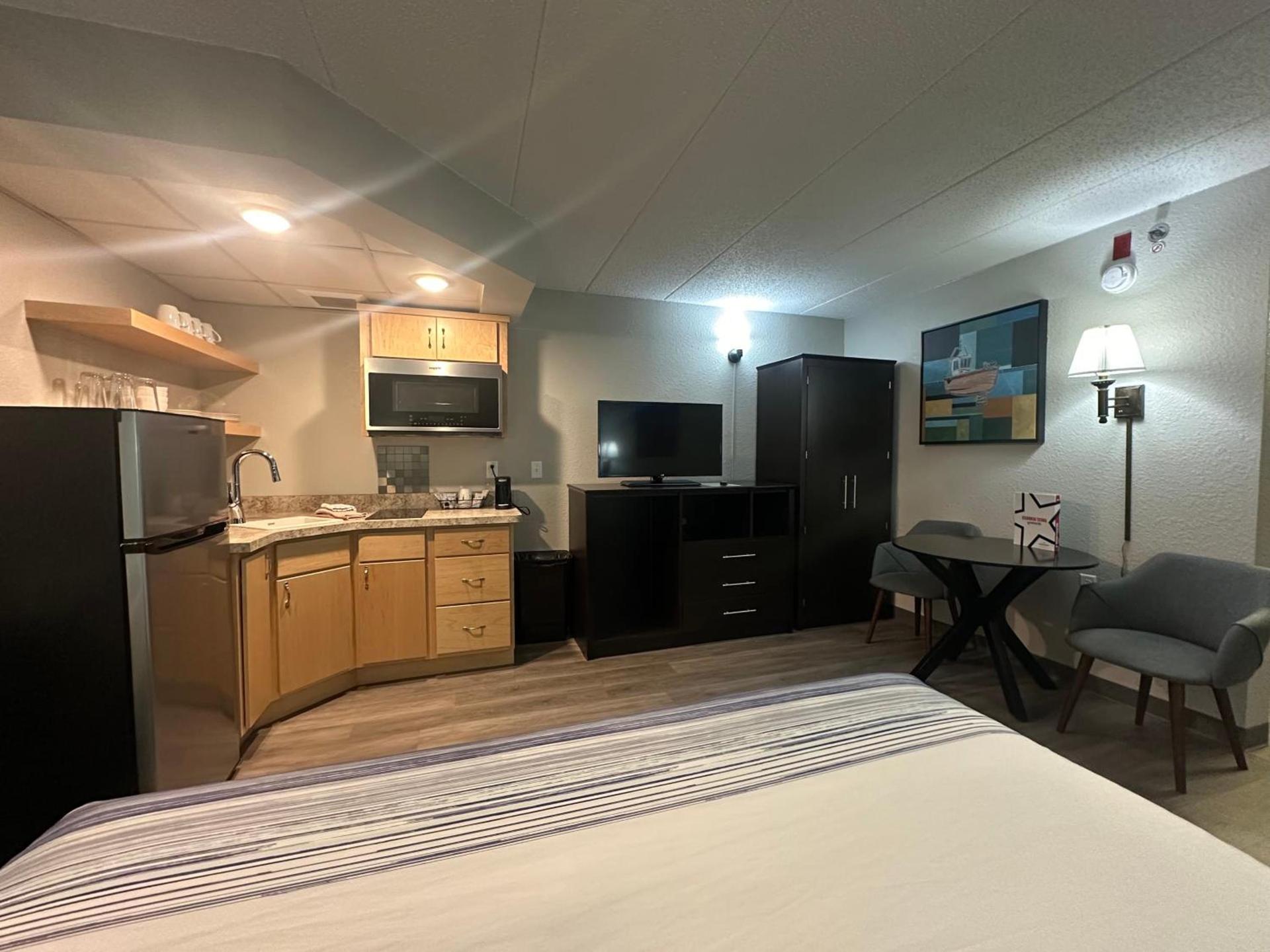 AmericInn by Wyndham Menominee photo 31