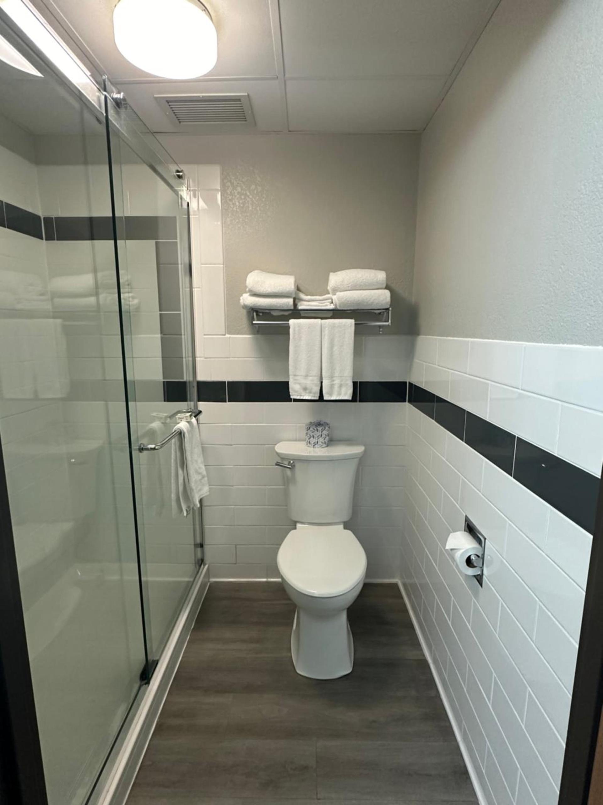 AmericInn by Wyndham Menominee photo 32