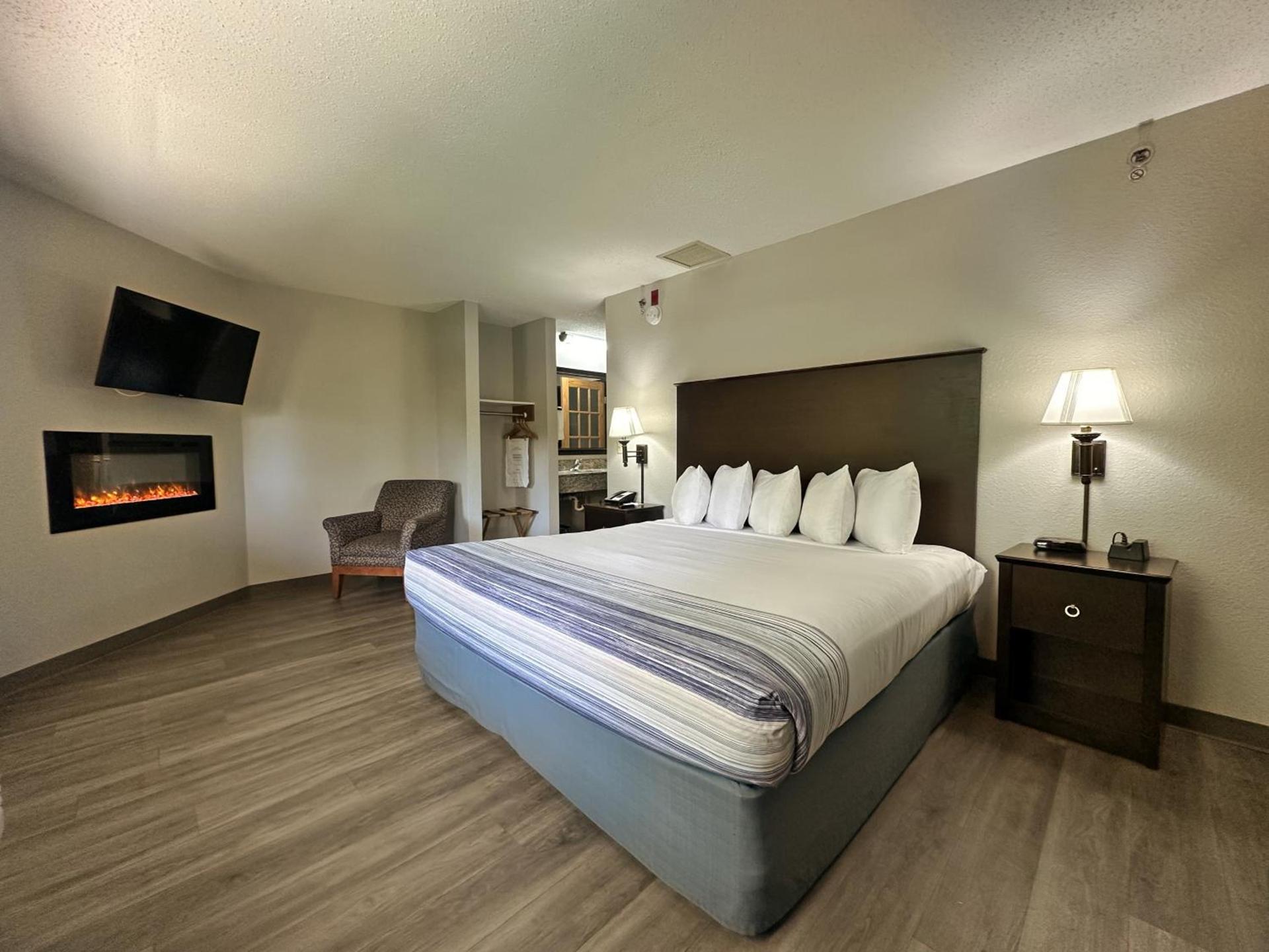 AmericInn by Wyndham Menominee photo 35