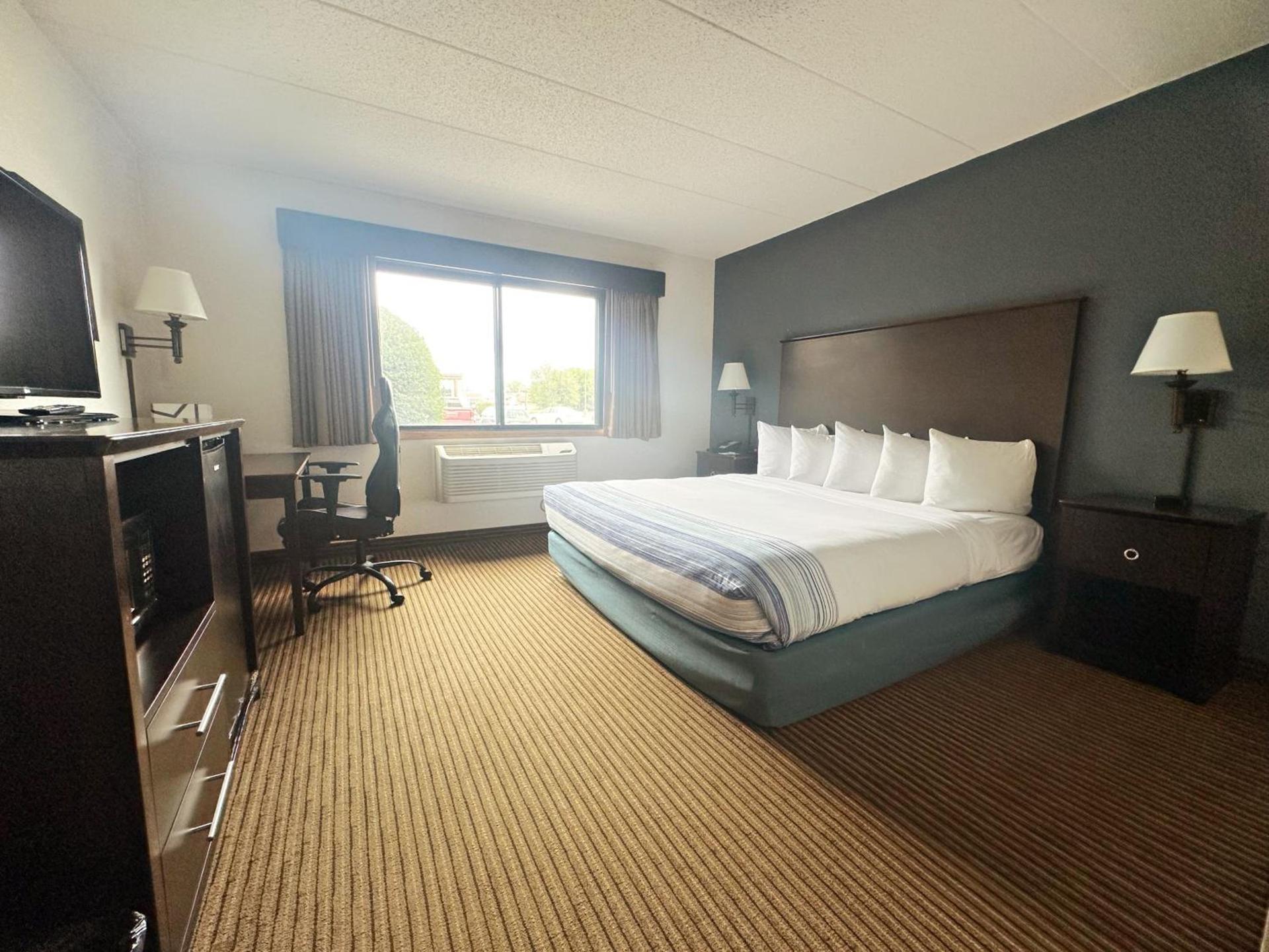 AmericInn by Wyndham Menominee photo 38