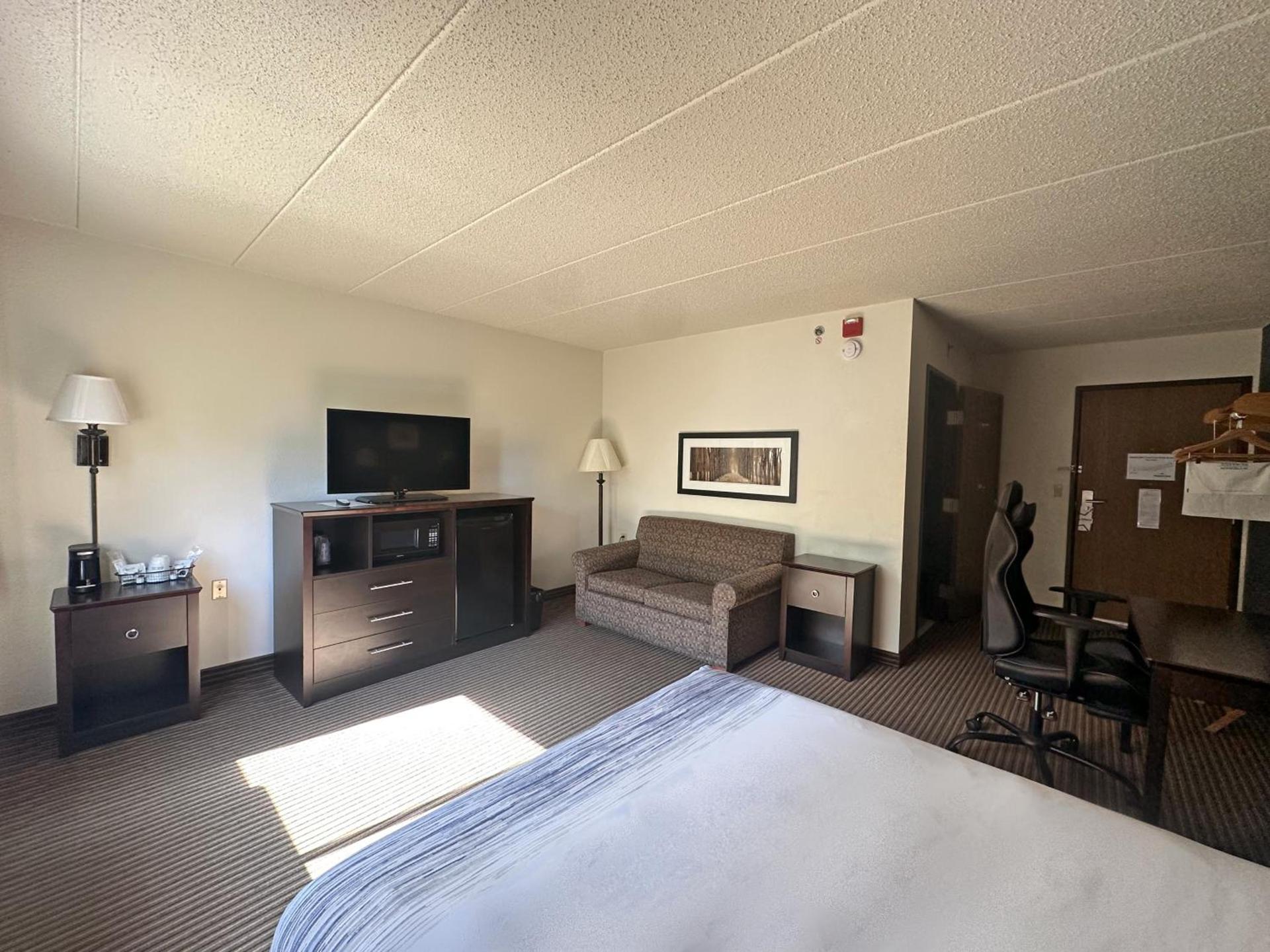 AmericInn by Wyndham Menominee photo 53
