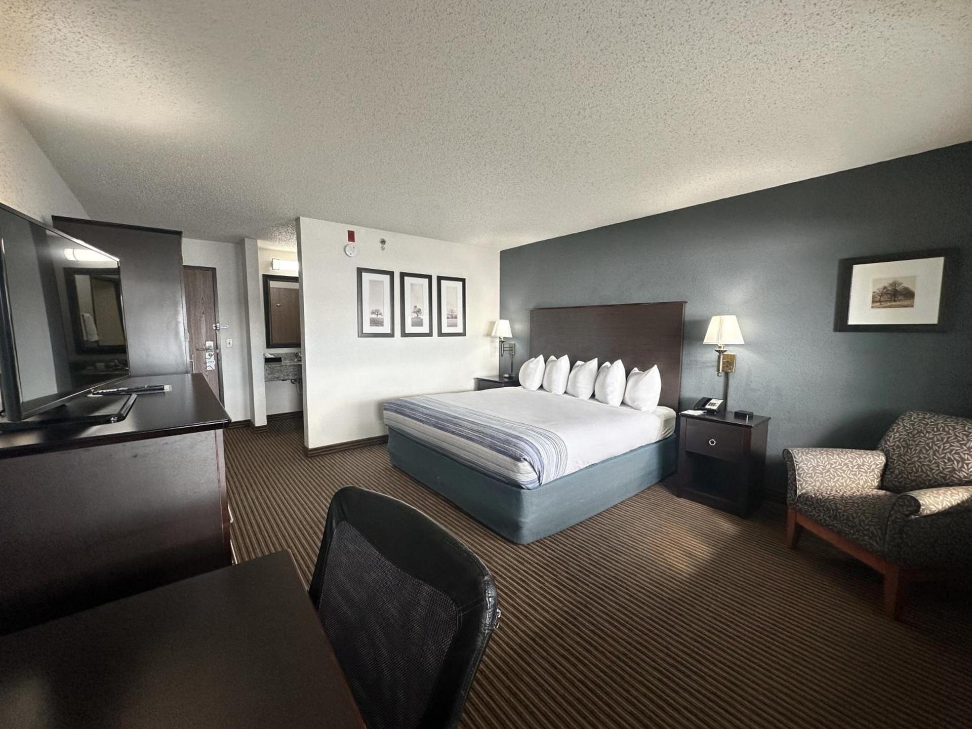 AmericInn by Wyndham Menominee photo 57