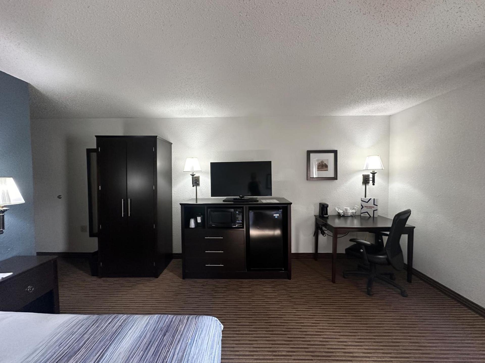 AmericInn by Wyndham Menominee photo 60
