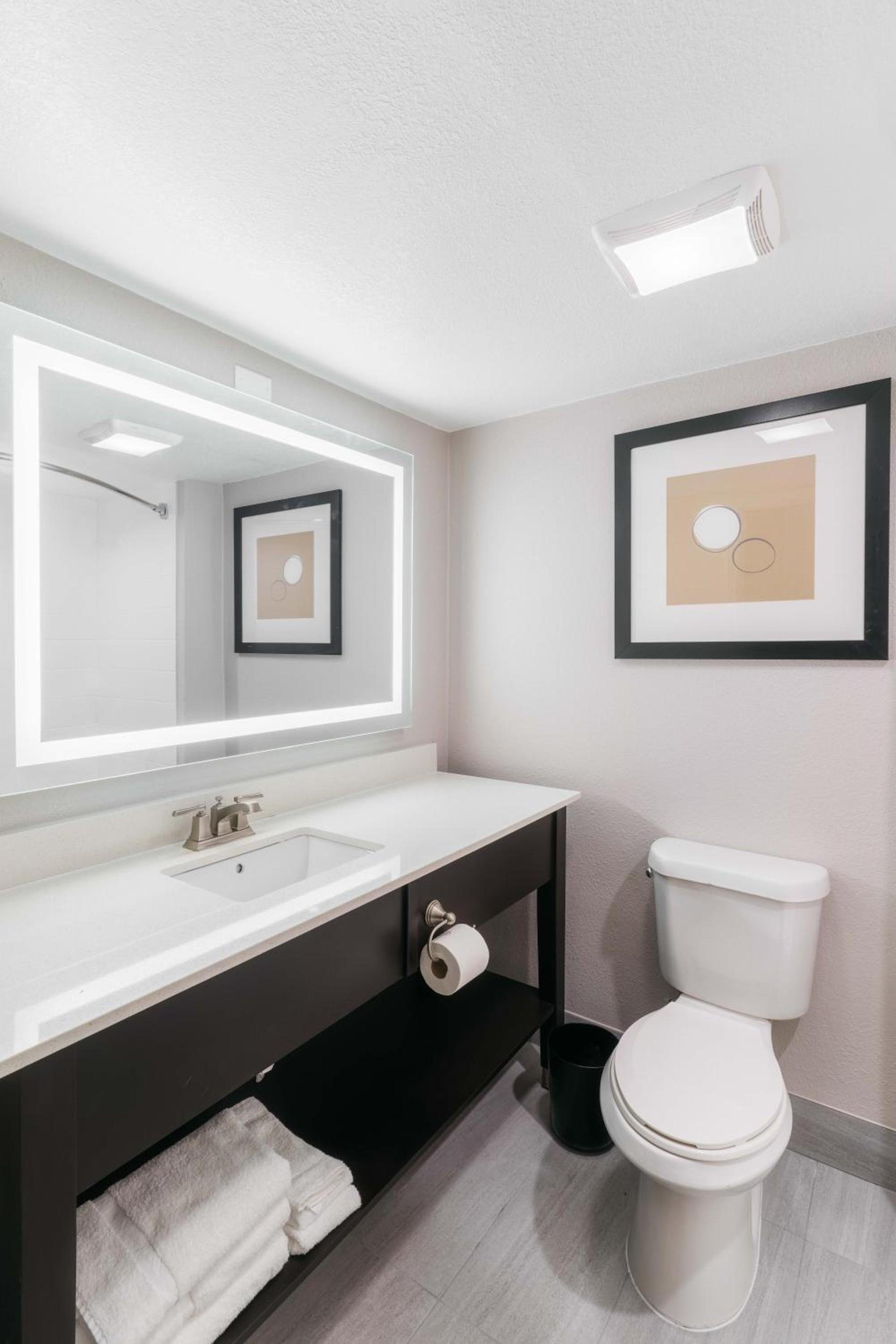 Townhome Inn & Suites by IHG photo 38