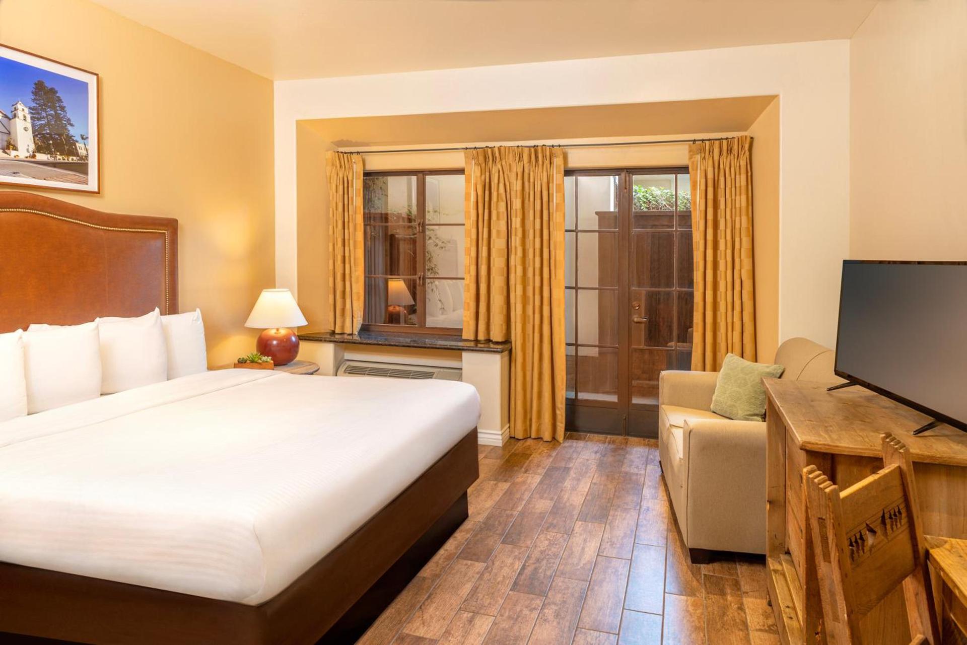 Clocktower Inn Ventura photo 16
