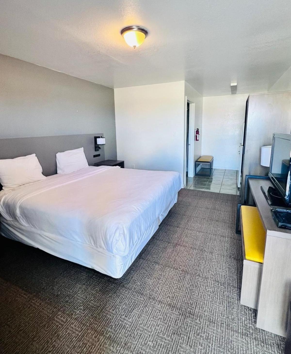 OYO Garden Inn and Suites Pearsall I-35 East photo 24