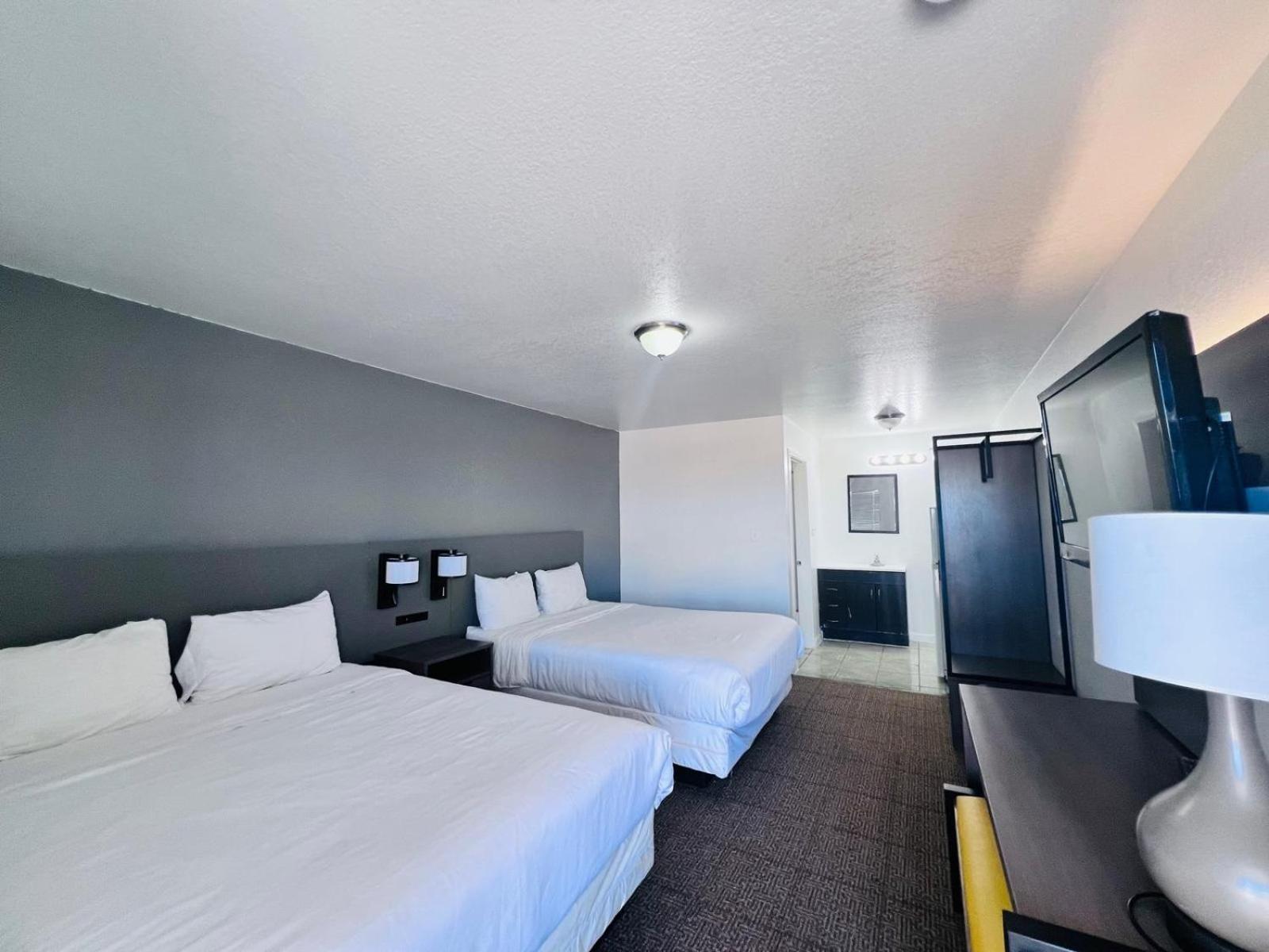 OYO Garden Inn and Suites Pearsall I-35 East photo 25