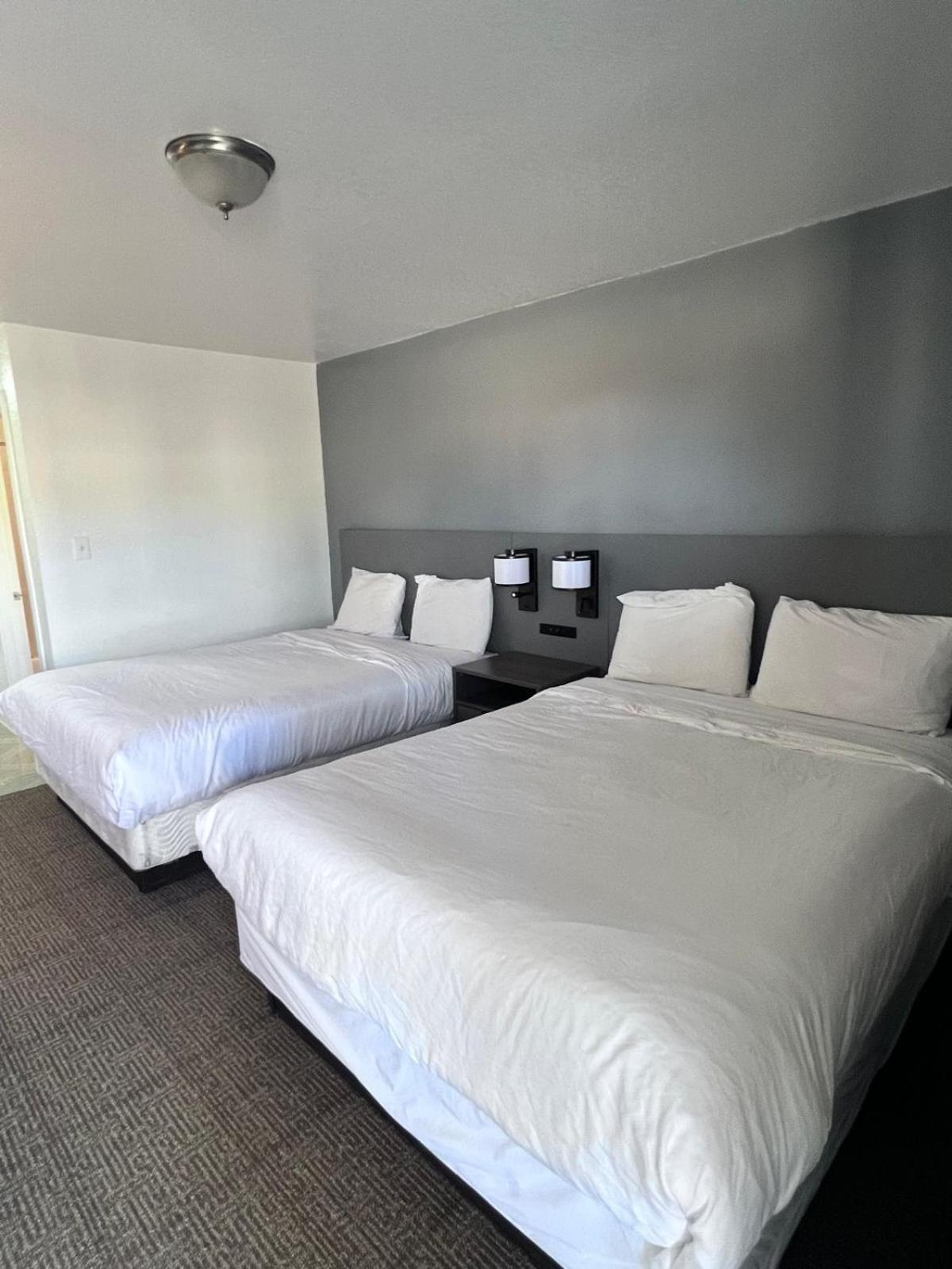 OYO Garden Inn and Suites Pearsall I-35 East photo 28