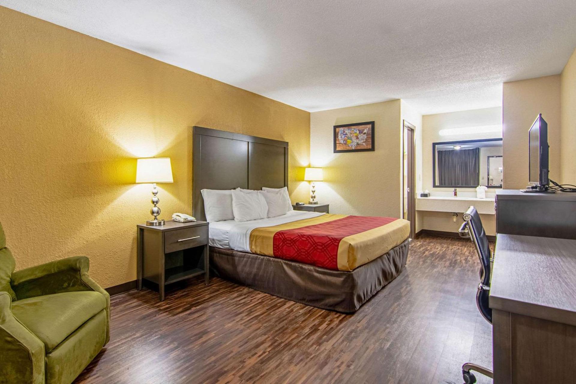 Econo Lodge Inn & Suites Matthews - Charlotte photo 8