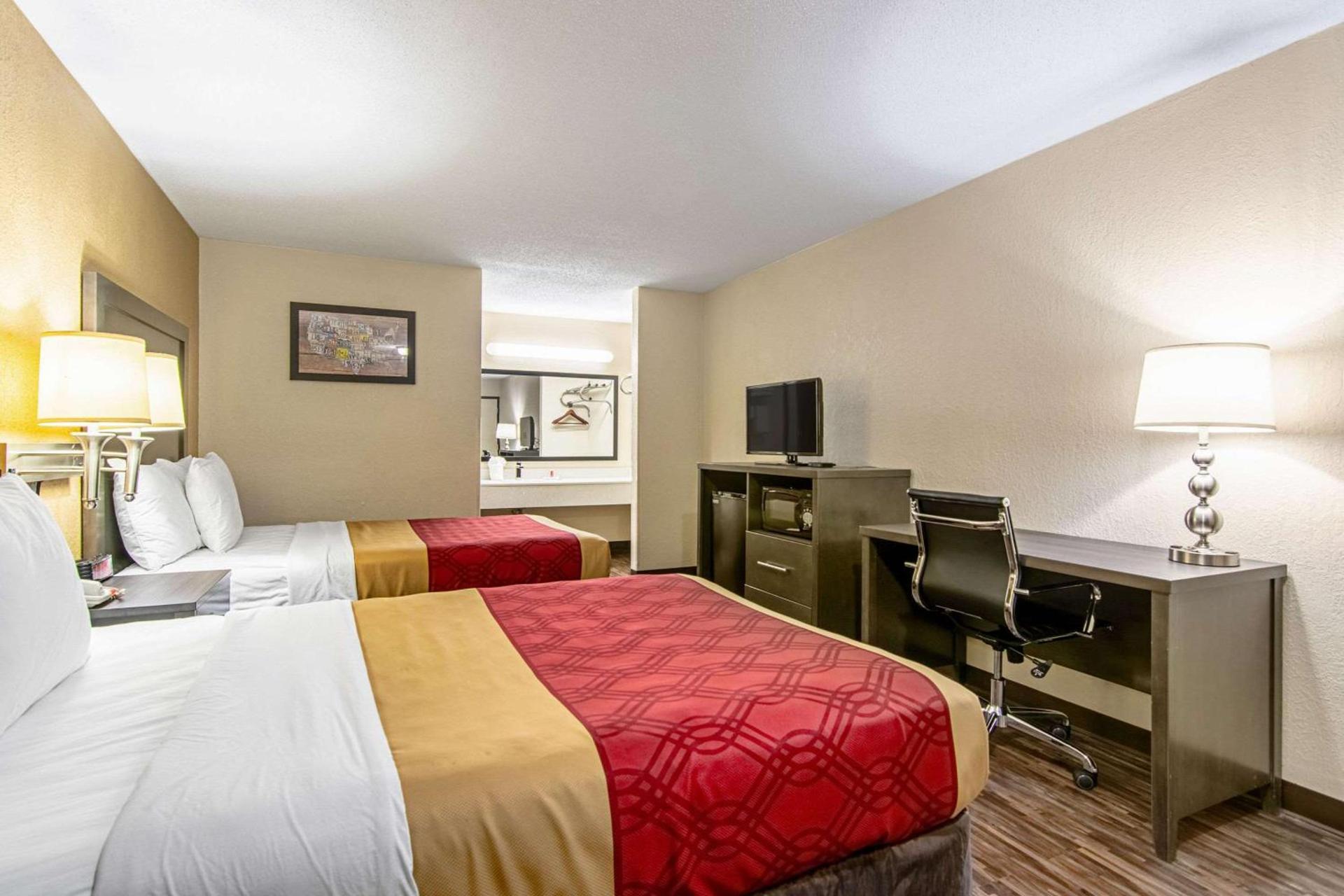 Econo Lodge Inn & Suites Matthews - Charlotte photo 6