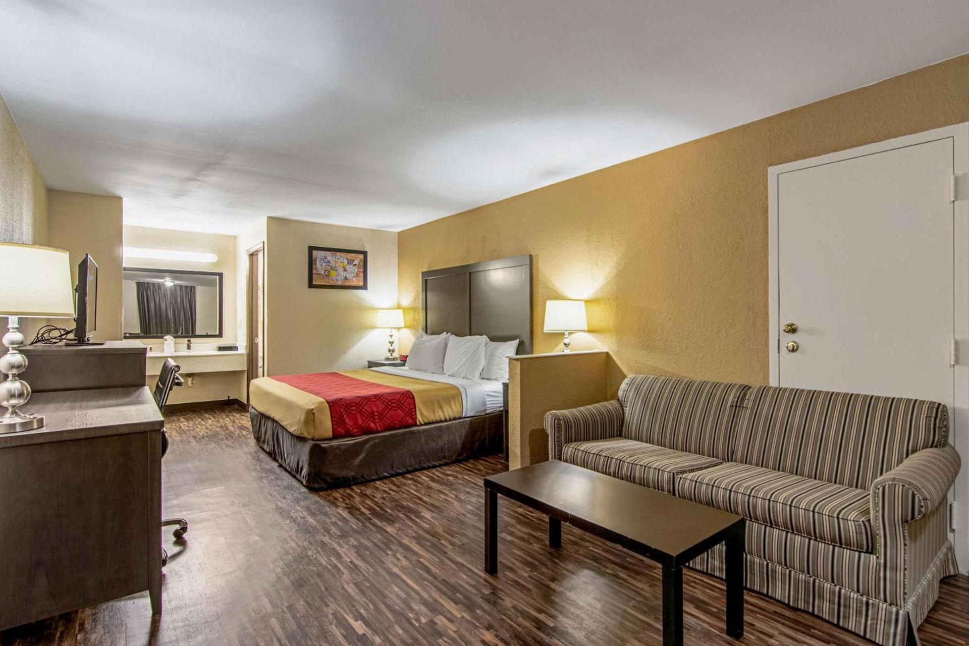 Econo Lodge Inn & Suites Matthews - Charlotte photo 12