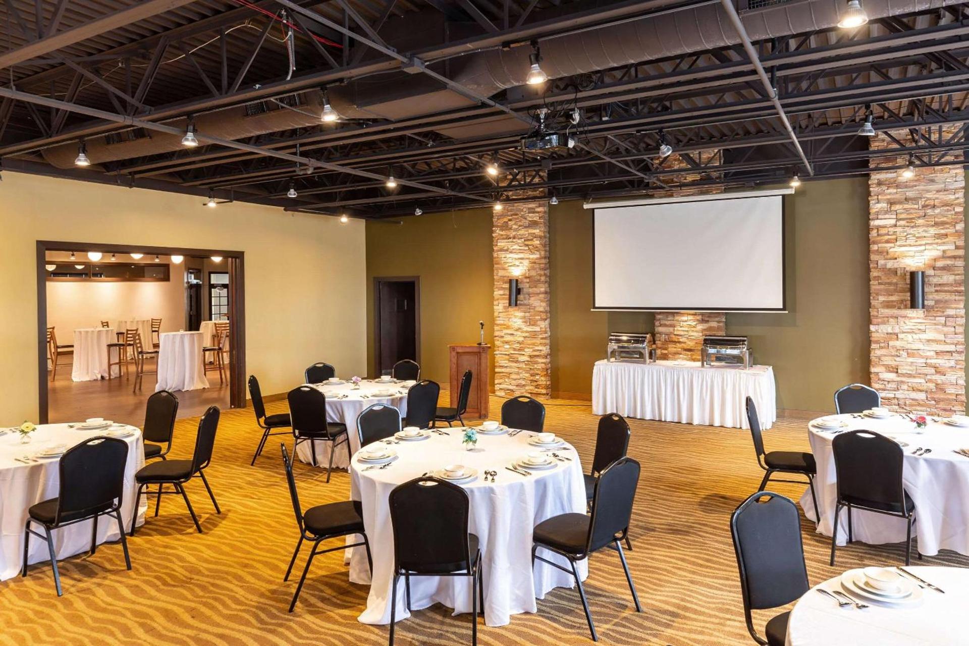 Comfort Inn St Louis - Westport Event Center photo 16