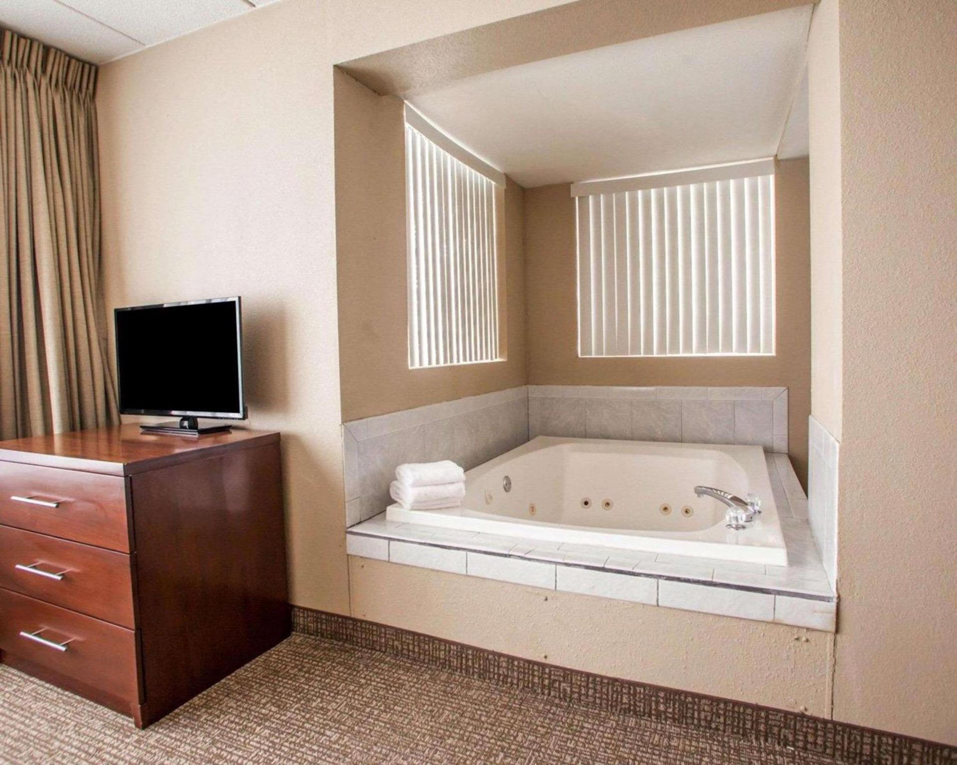 Quality Inn & Suites Orland Park - Chicago photo 29